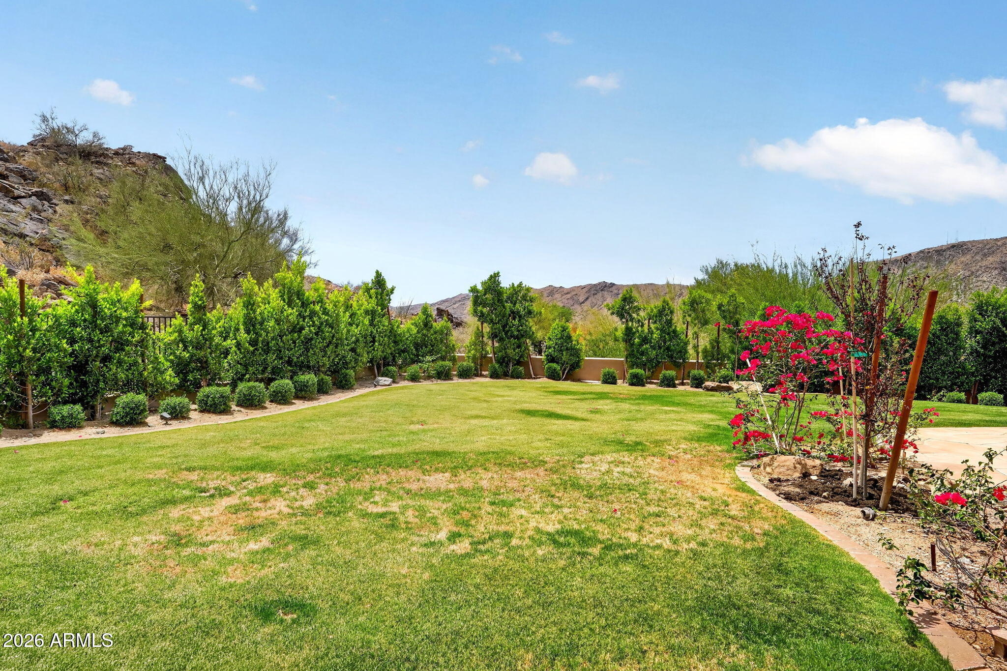 1611 E DESERT WILLOW Drive