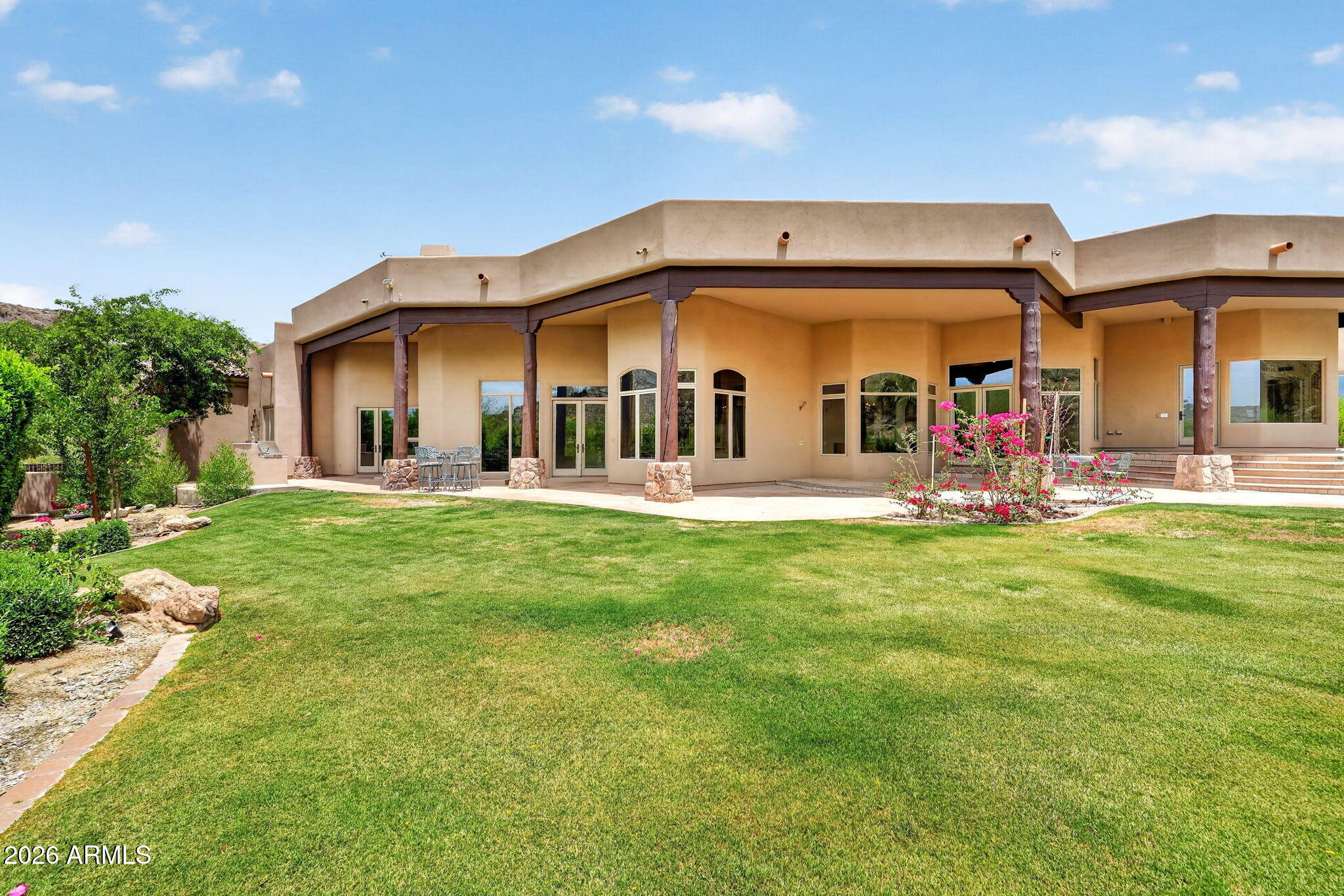 1611 E DESERT WILLOW Drive