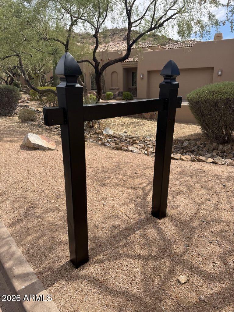 1611 E DESERT WILLOW Drive