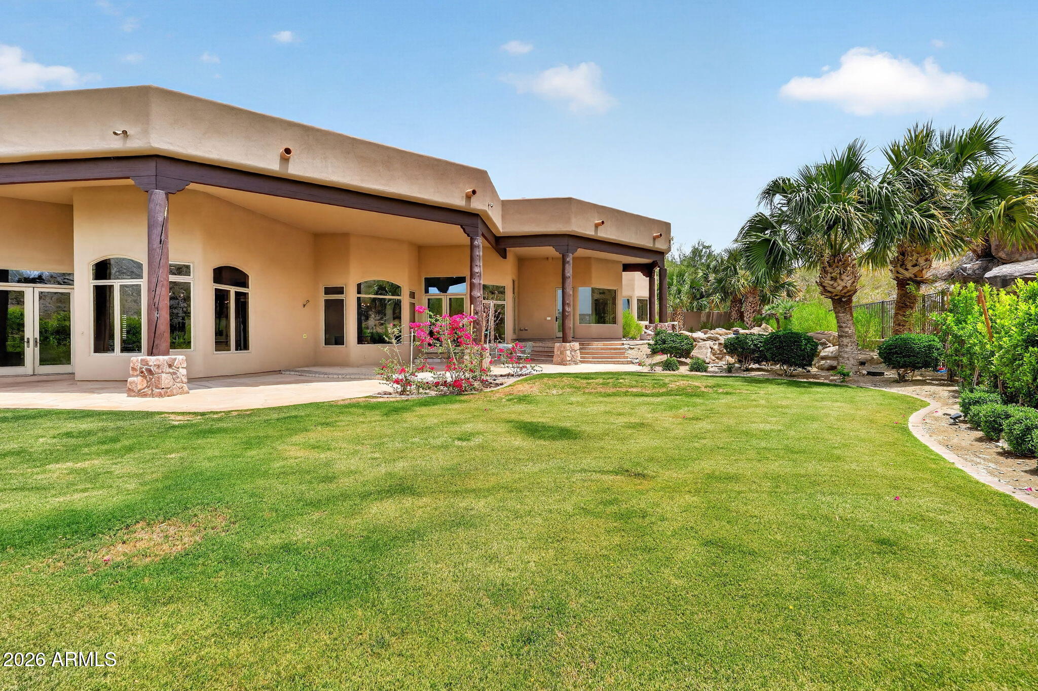 1611 E DESERT WILLOW Drive