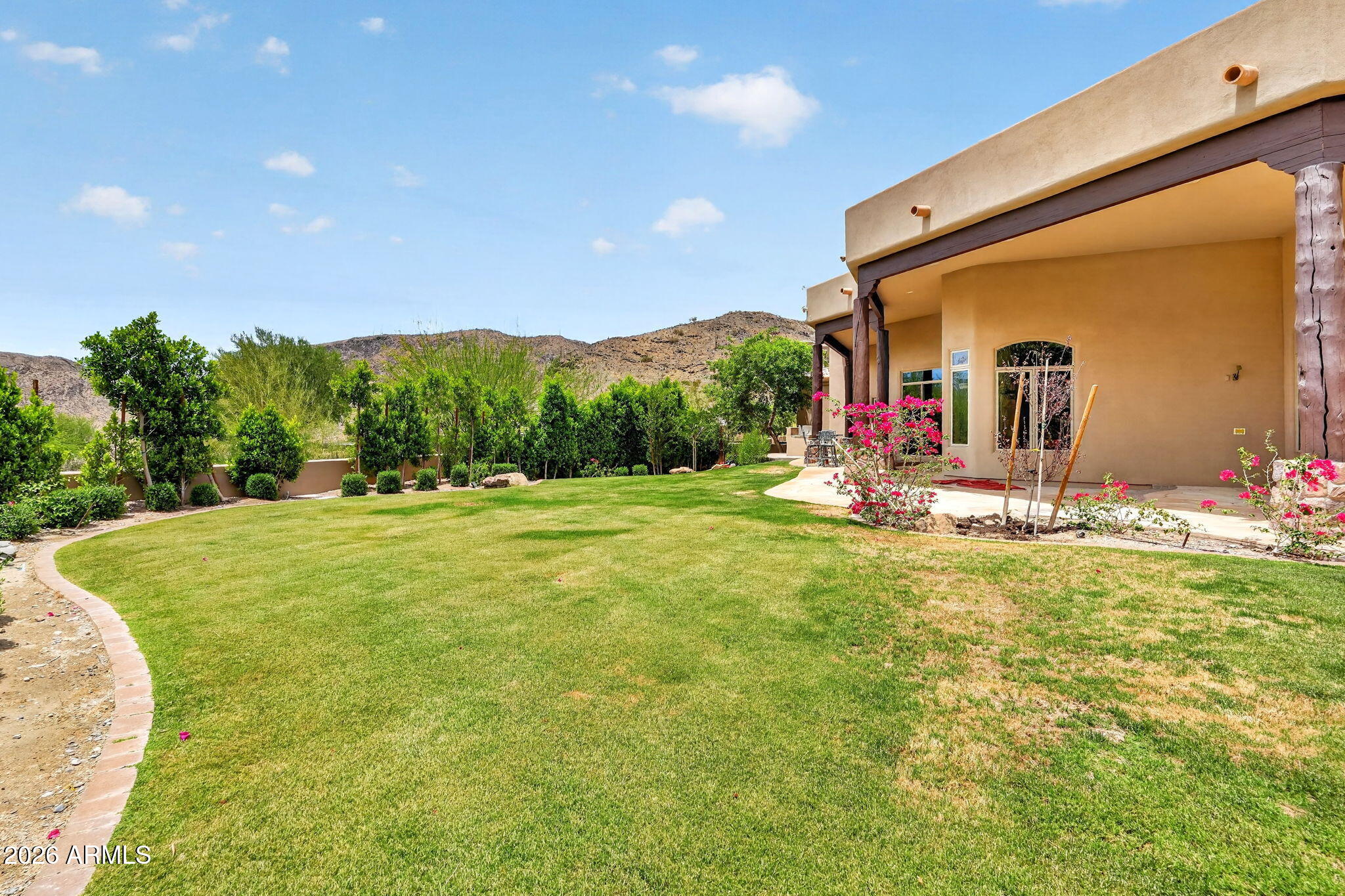 1611 E DESERT WILLOW Drive