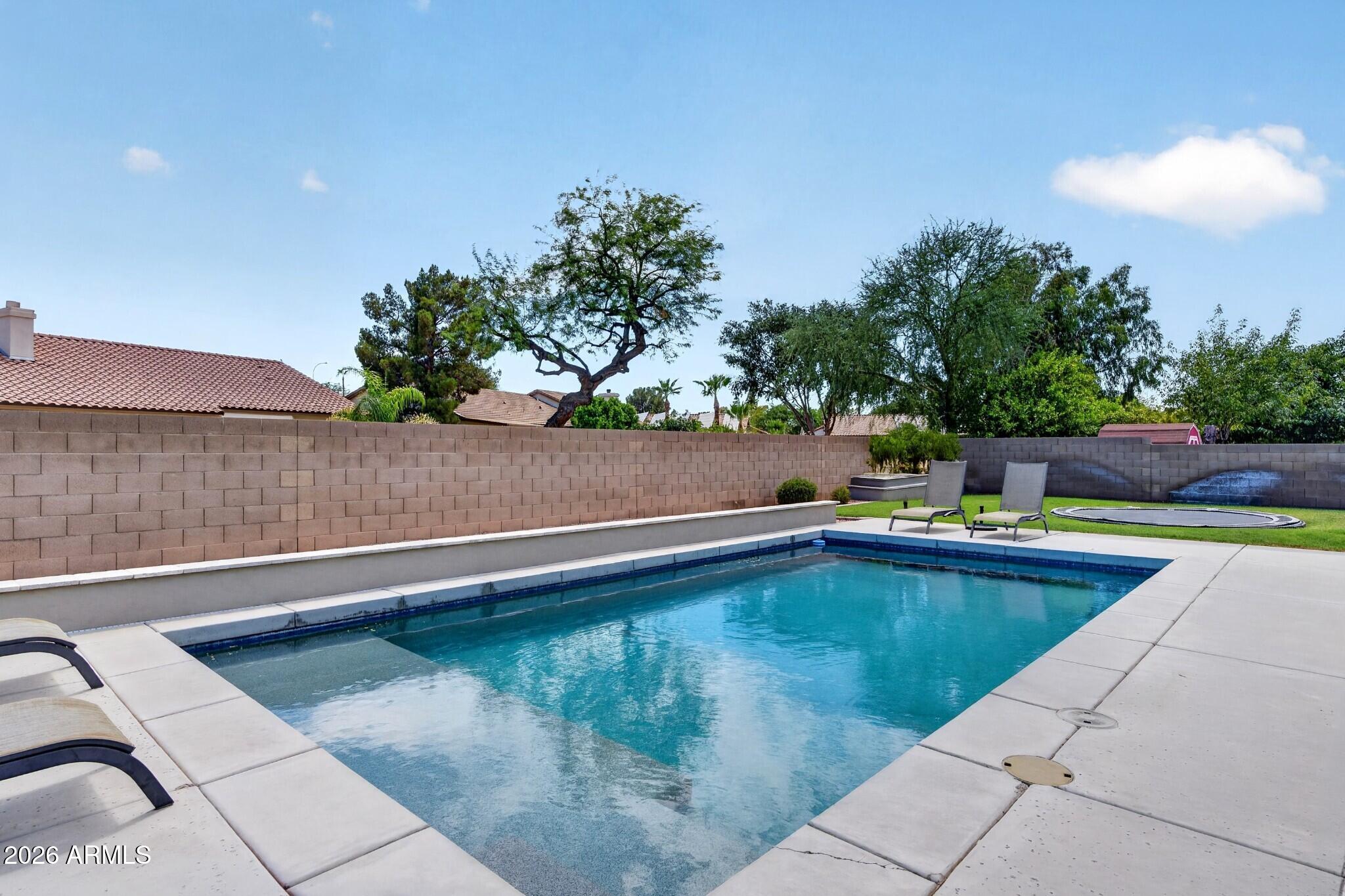 902 N OXFORD Lane