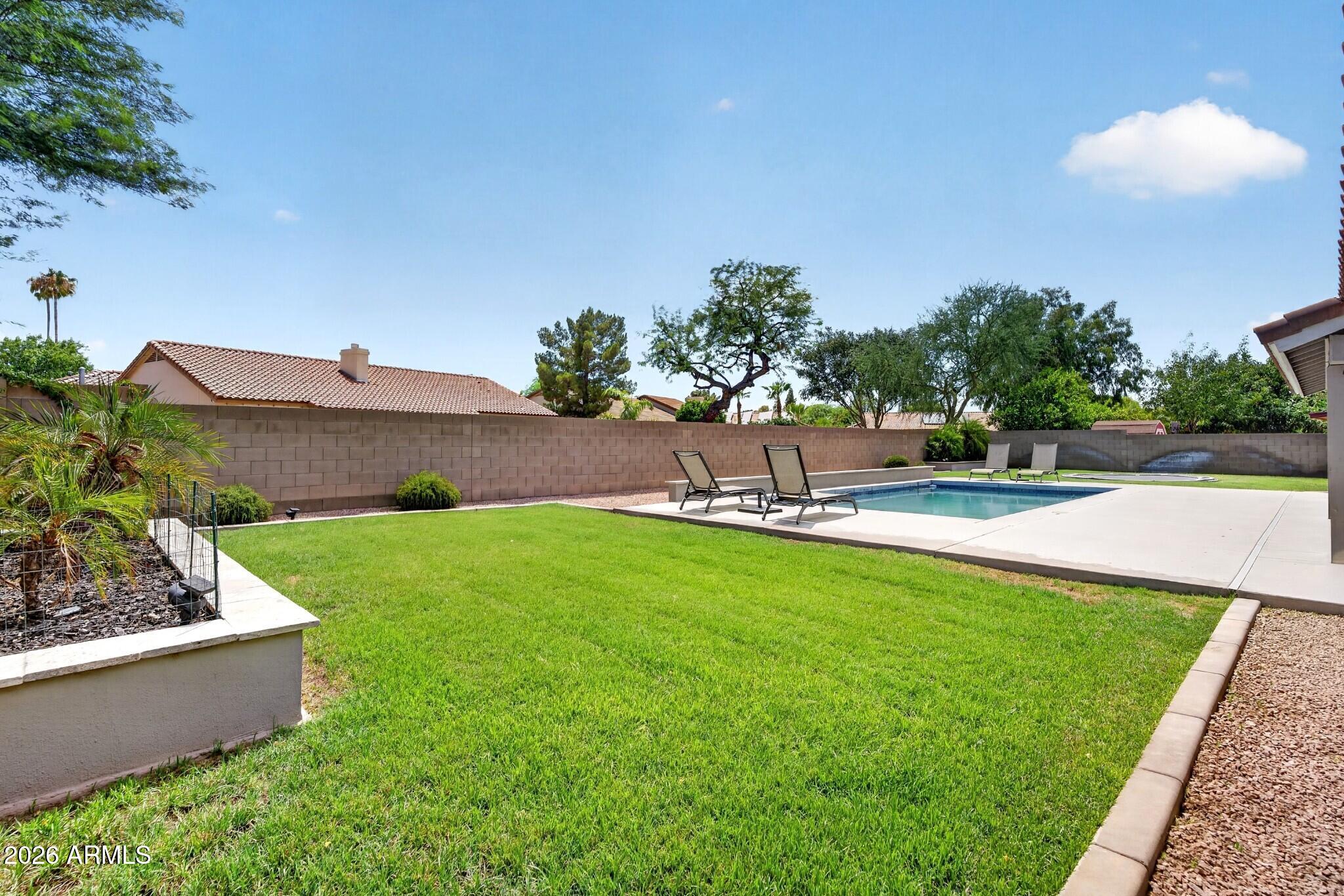 902 N OXFORD Lane