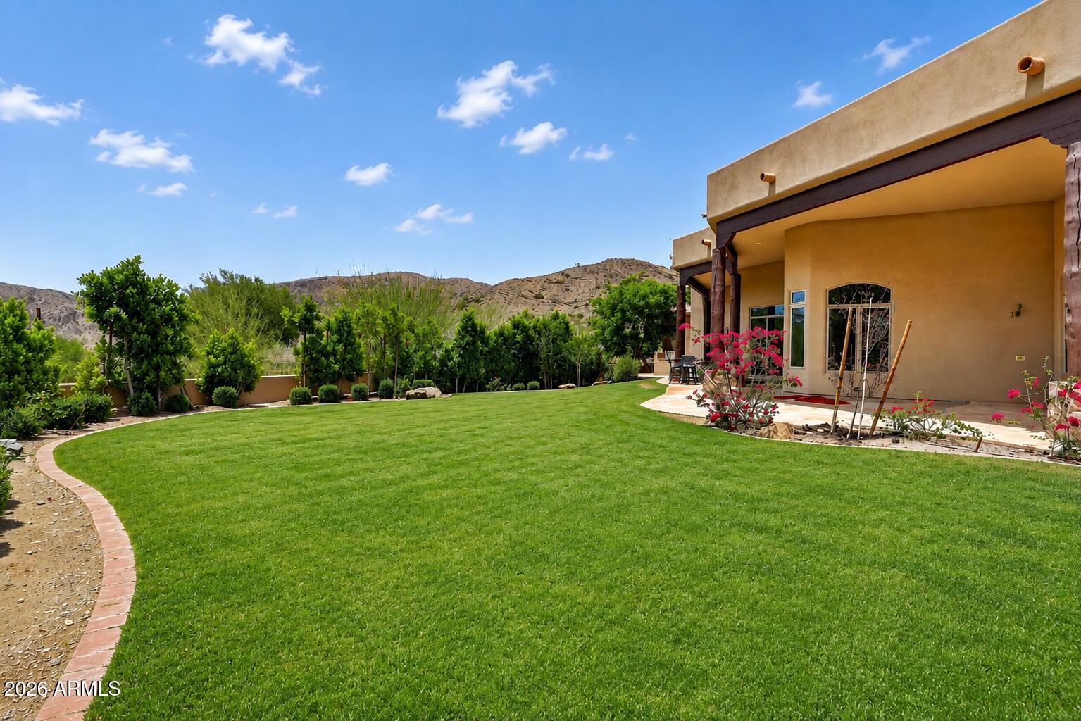 1611 E DESERT WILLOW Drive