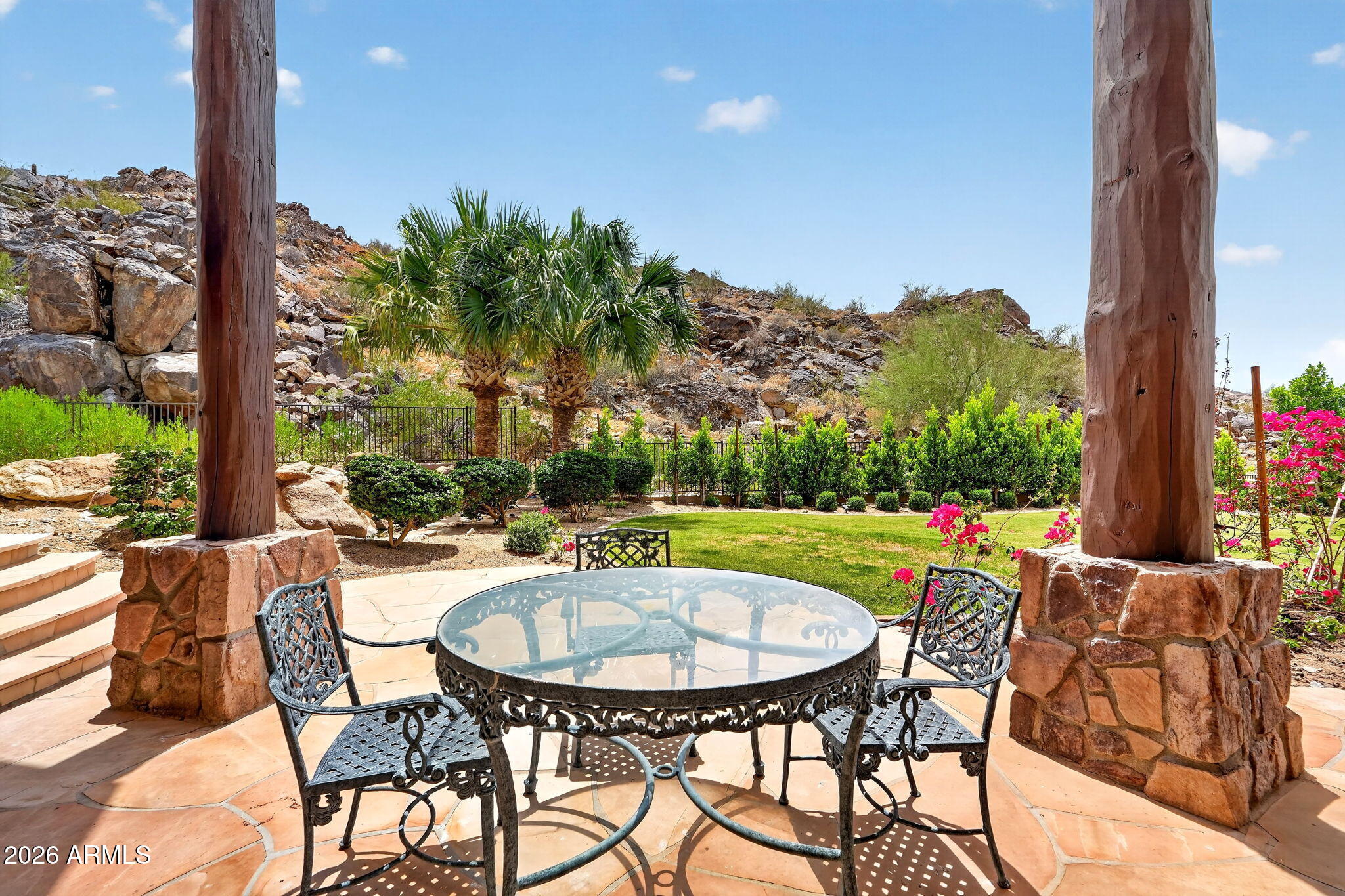 1611 E DESERT WILLOW Drive