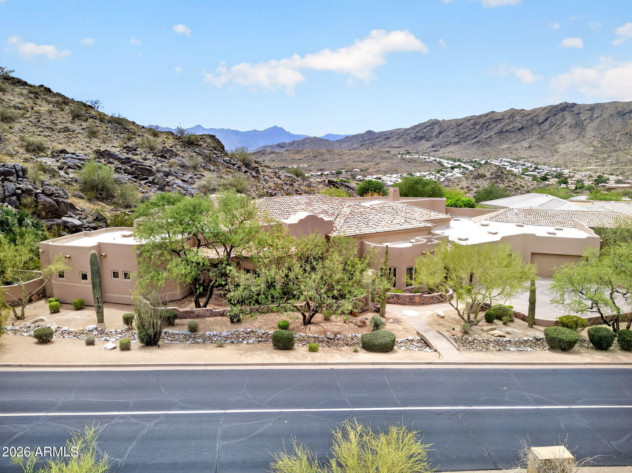 1611 E DESERT WILLOW Drive