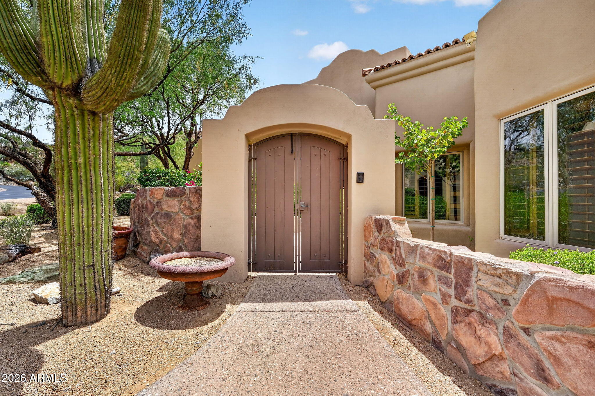1611 E DESERT WILLOW Drive