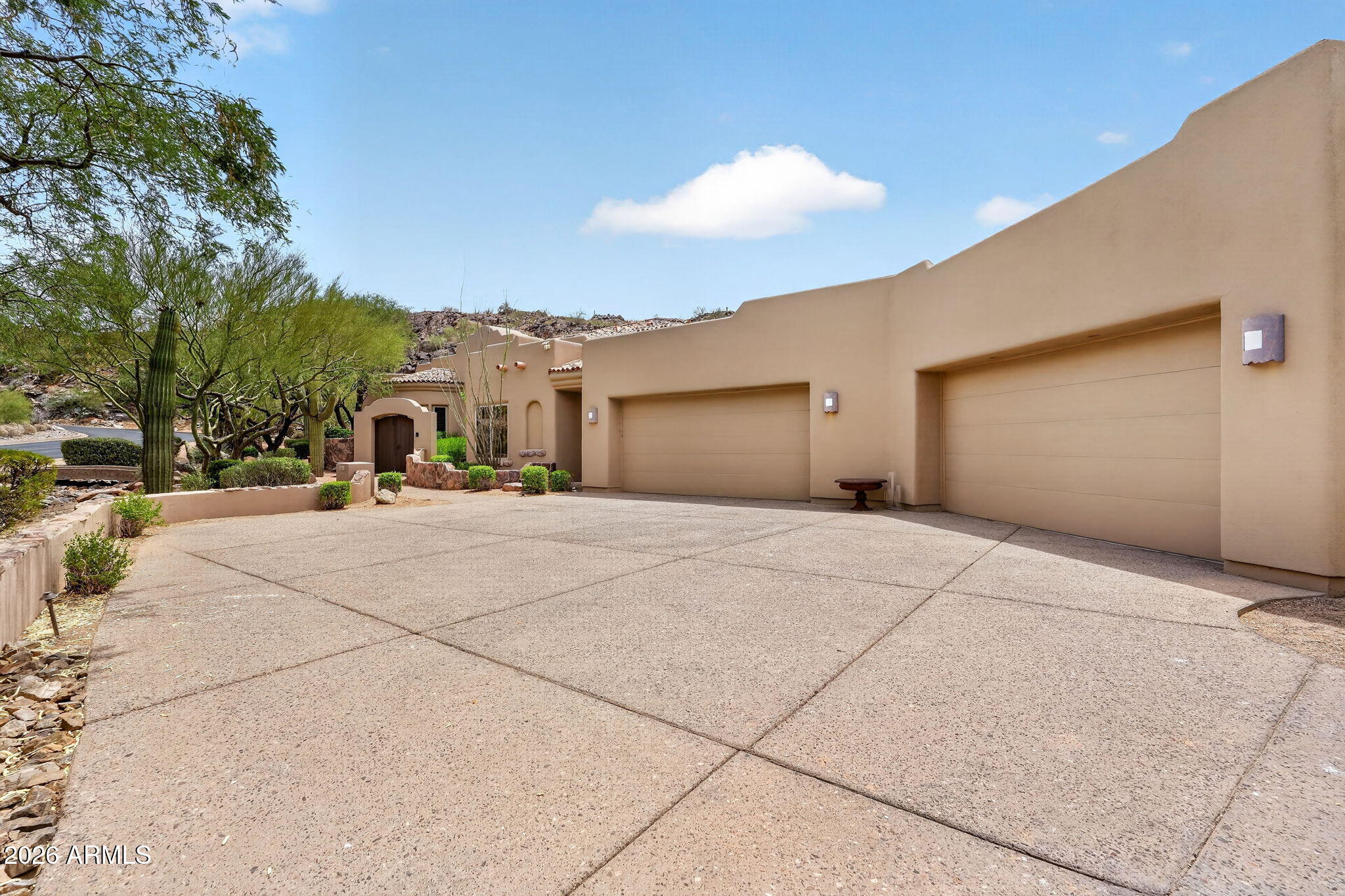 1611 E DESERT WILLOW Drive