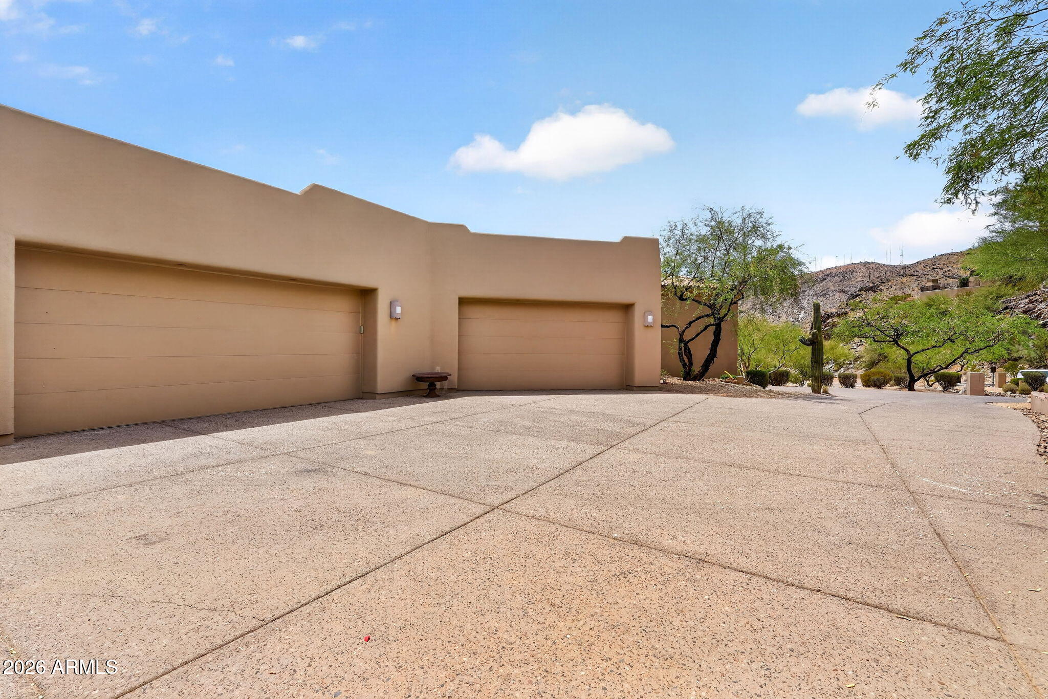 1611 E DESERT WILLOW Drive