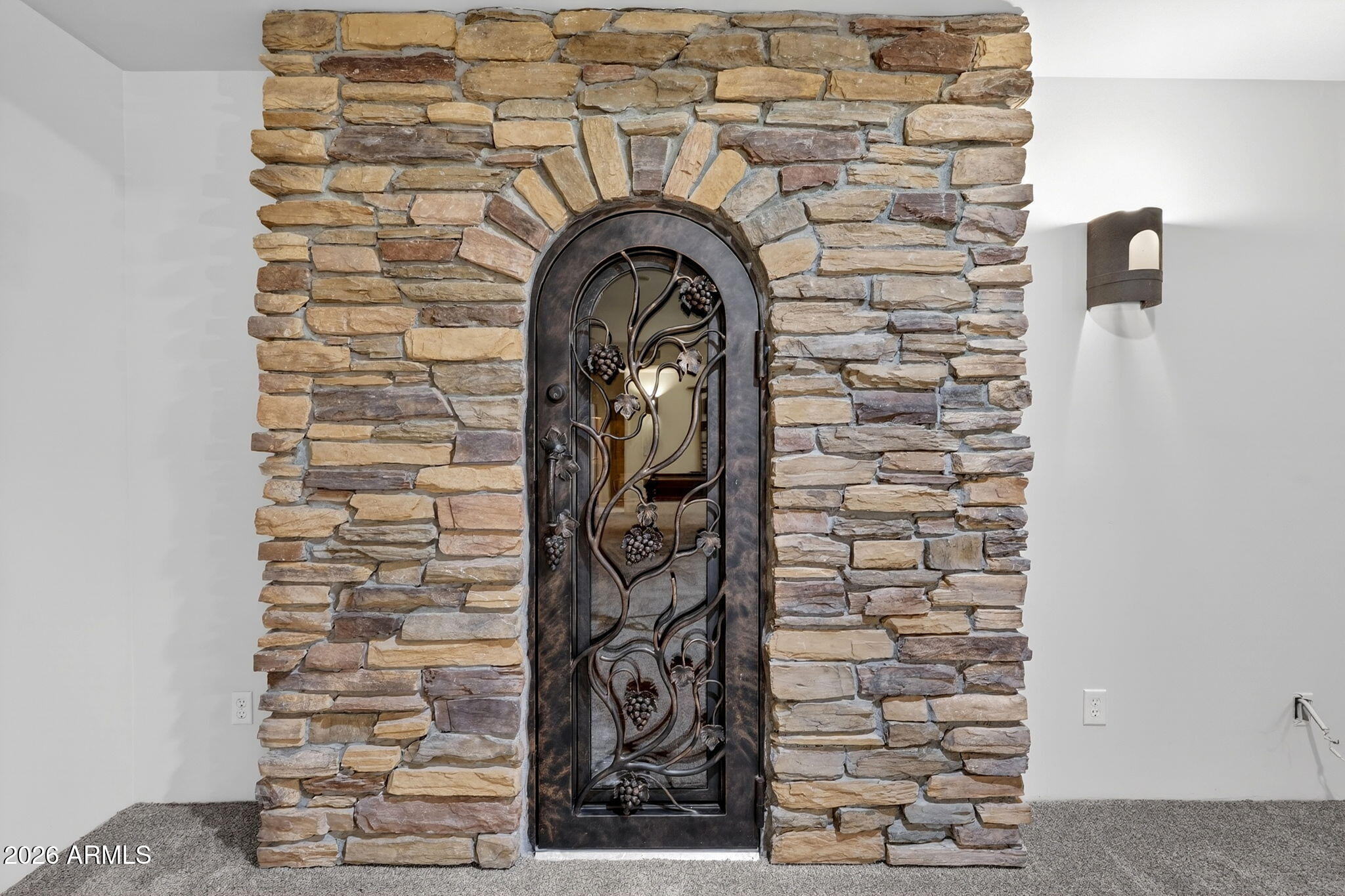 1611 E DESERT WILLOW Drive