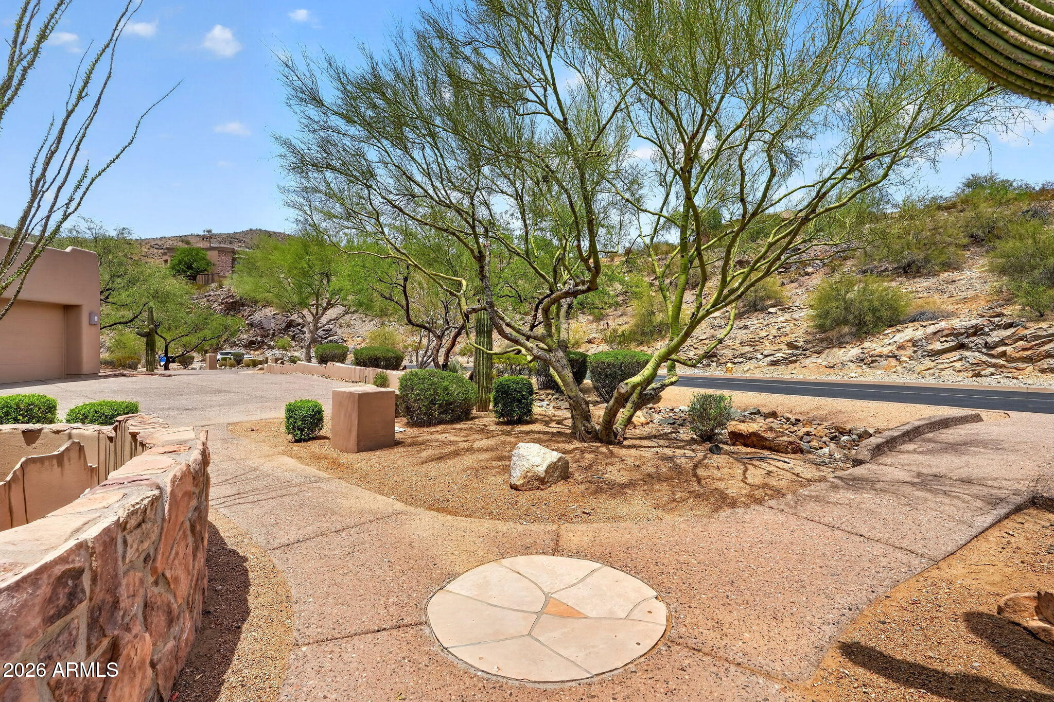 1611 E DESERT WILLOW Drive