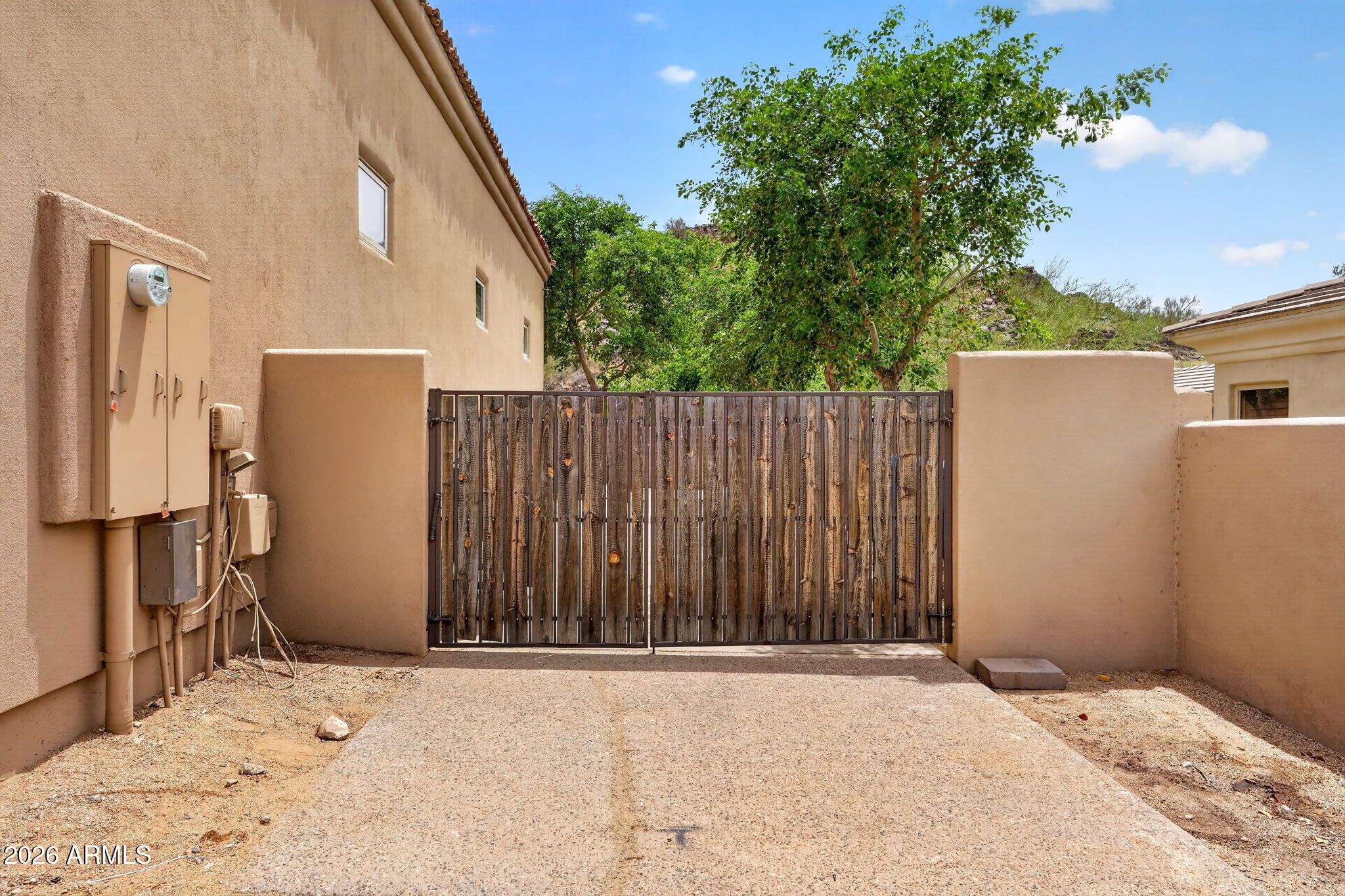 1611 E DESERT WILLOW Drive