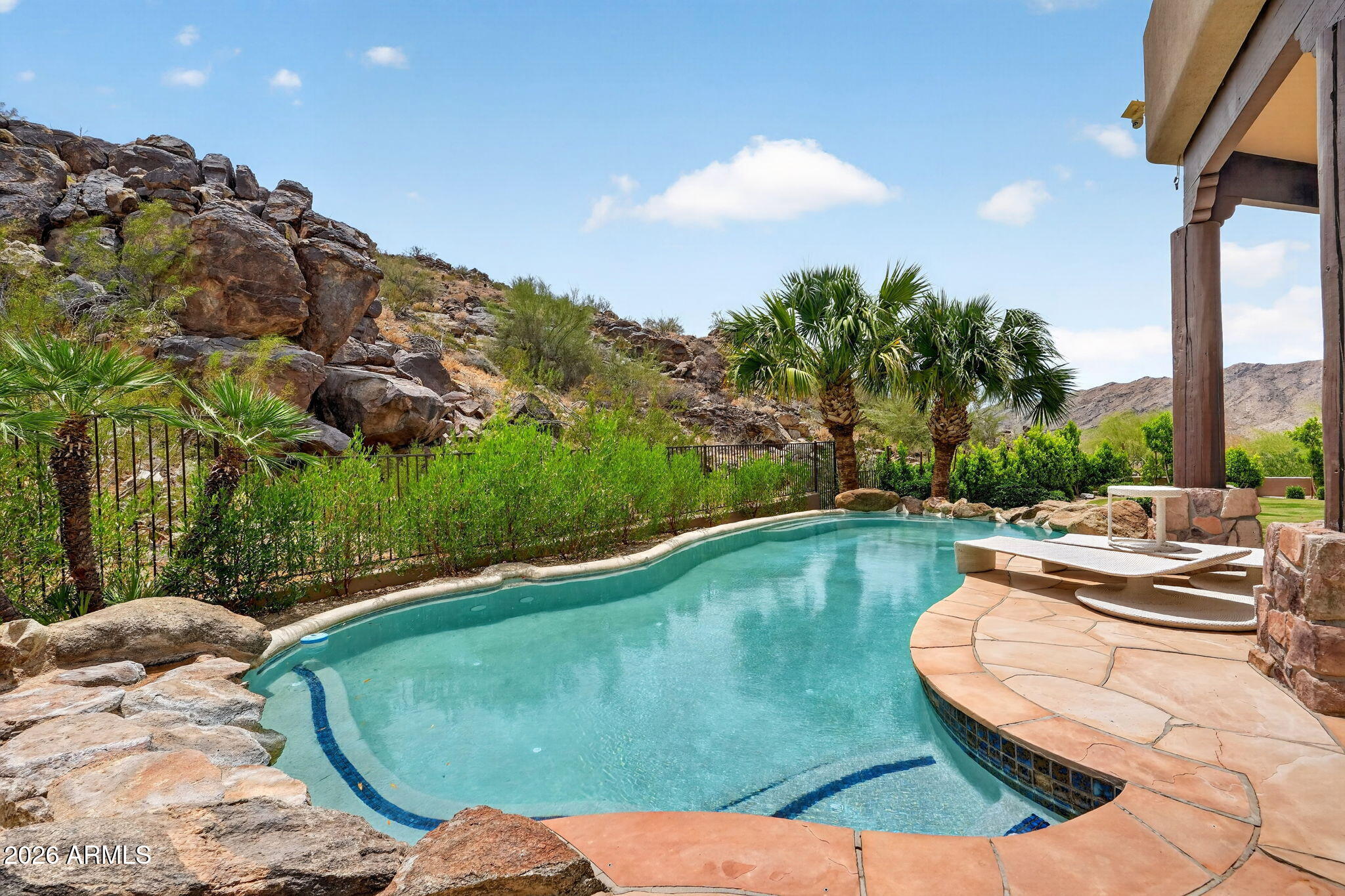 1611 E DESERT WILLOW Drive