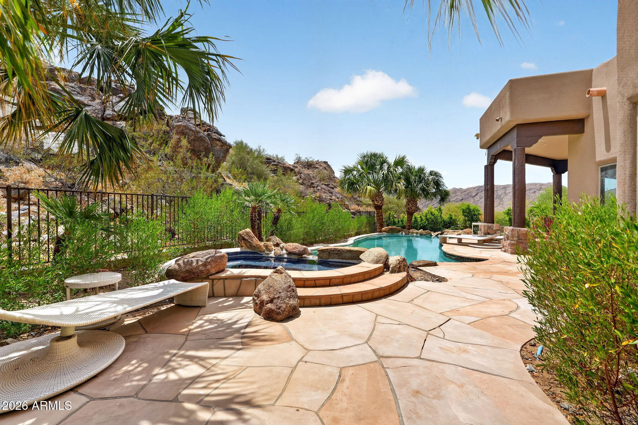 1611 E DESERT WILLOW Drive