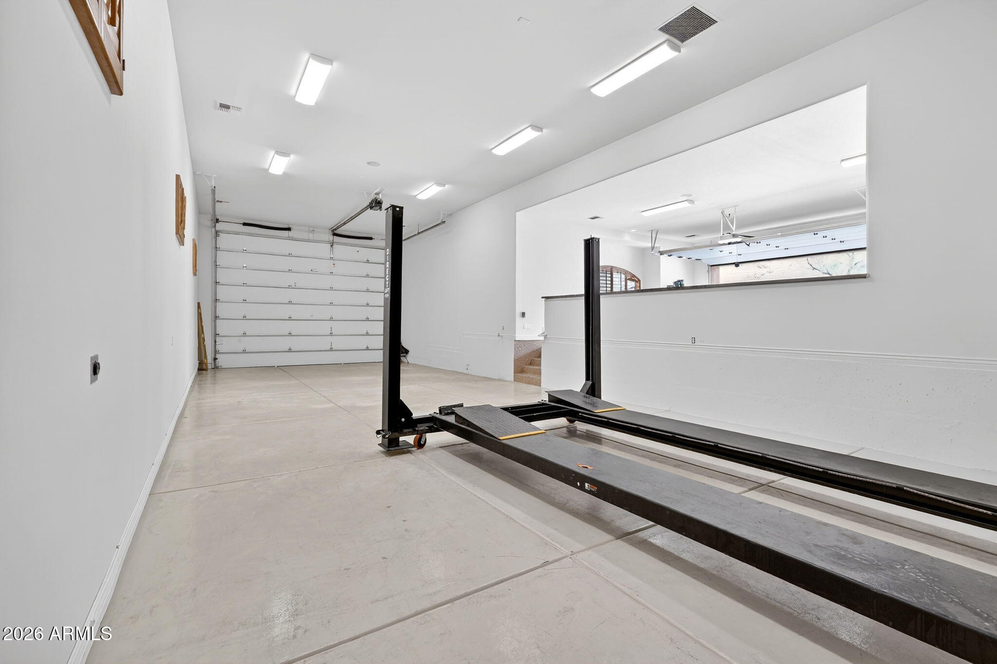 1611 E DESERT WILLOW Drive