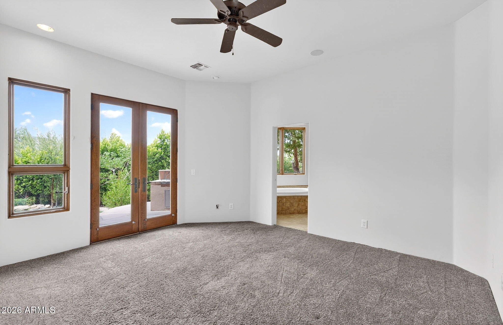 1611 E DESERT WILLOW Drive
