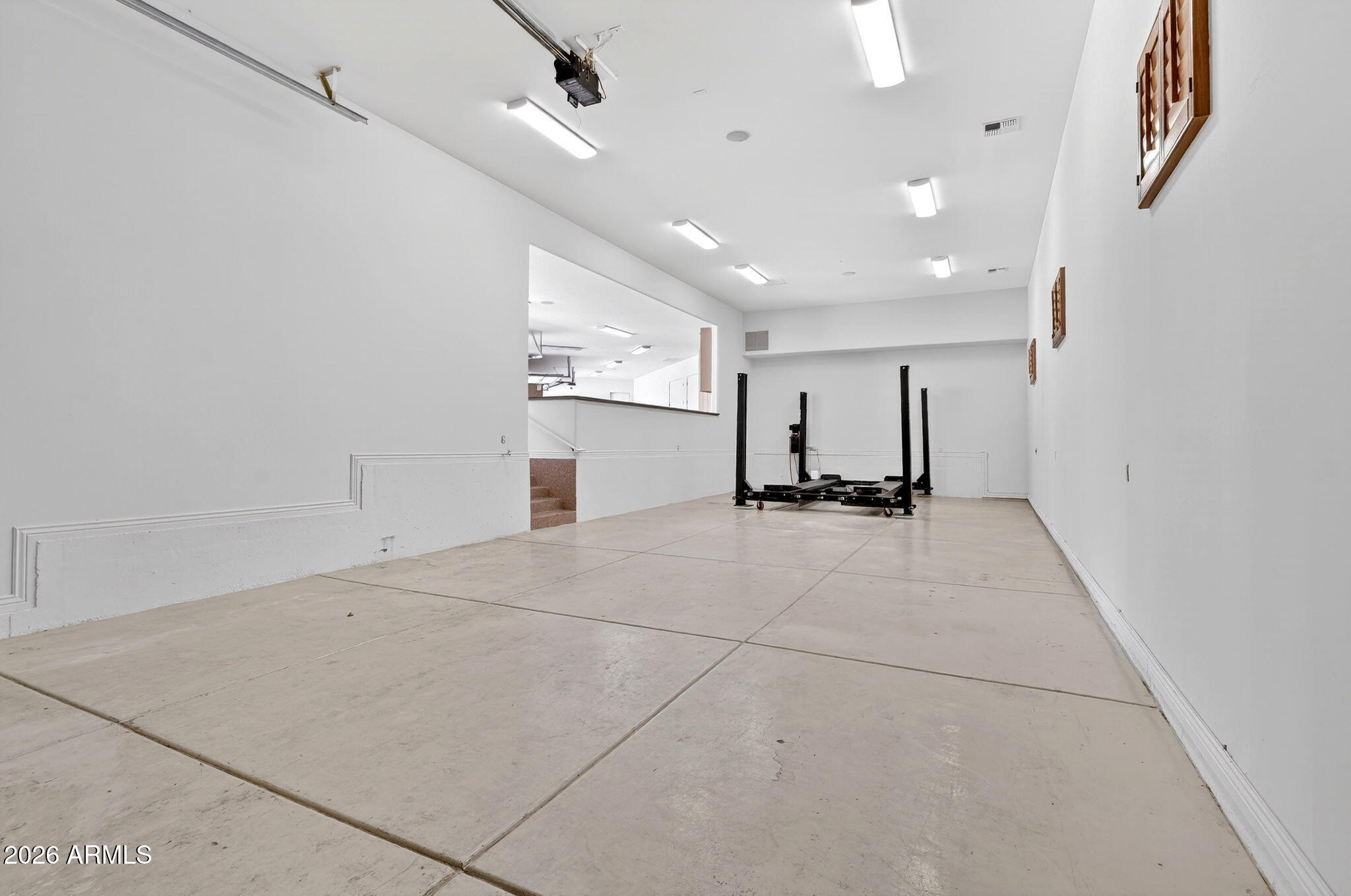 1611 E DESERT WILLOW Drive
