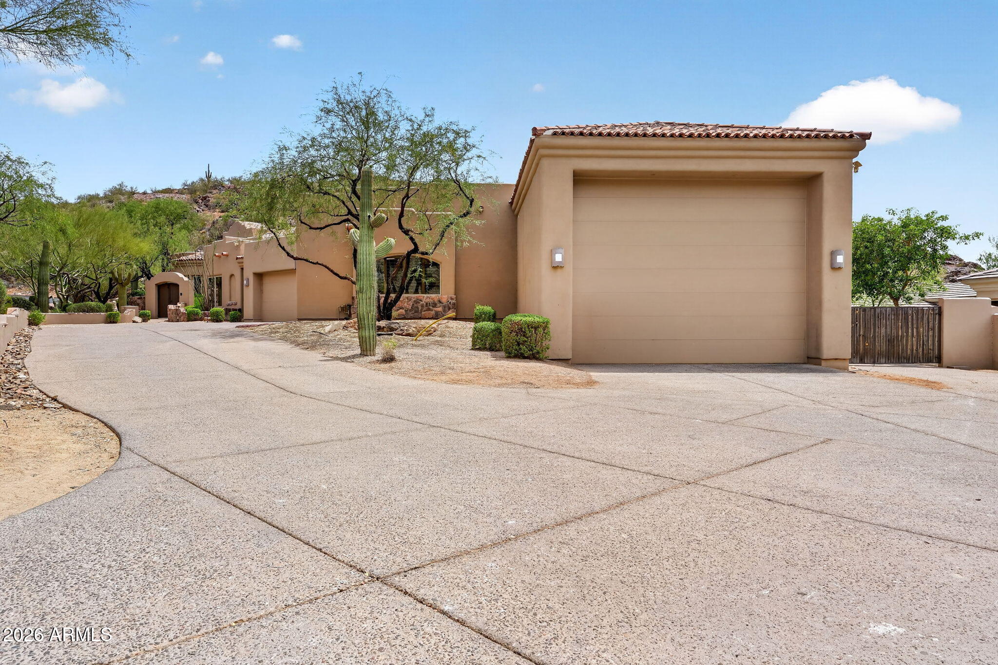 1611 E DESERT WILLOW Drive