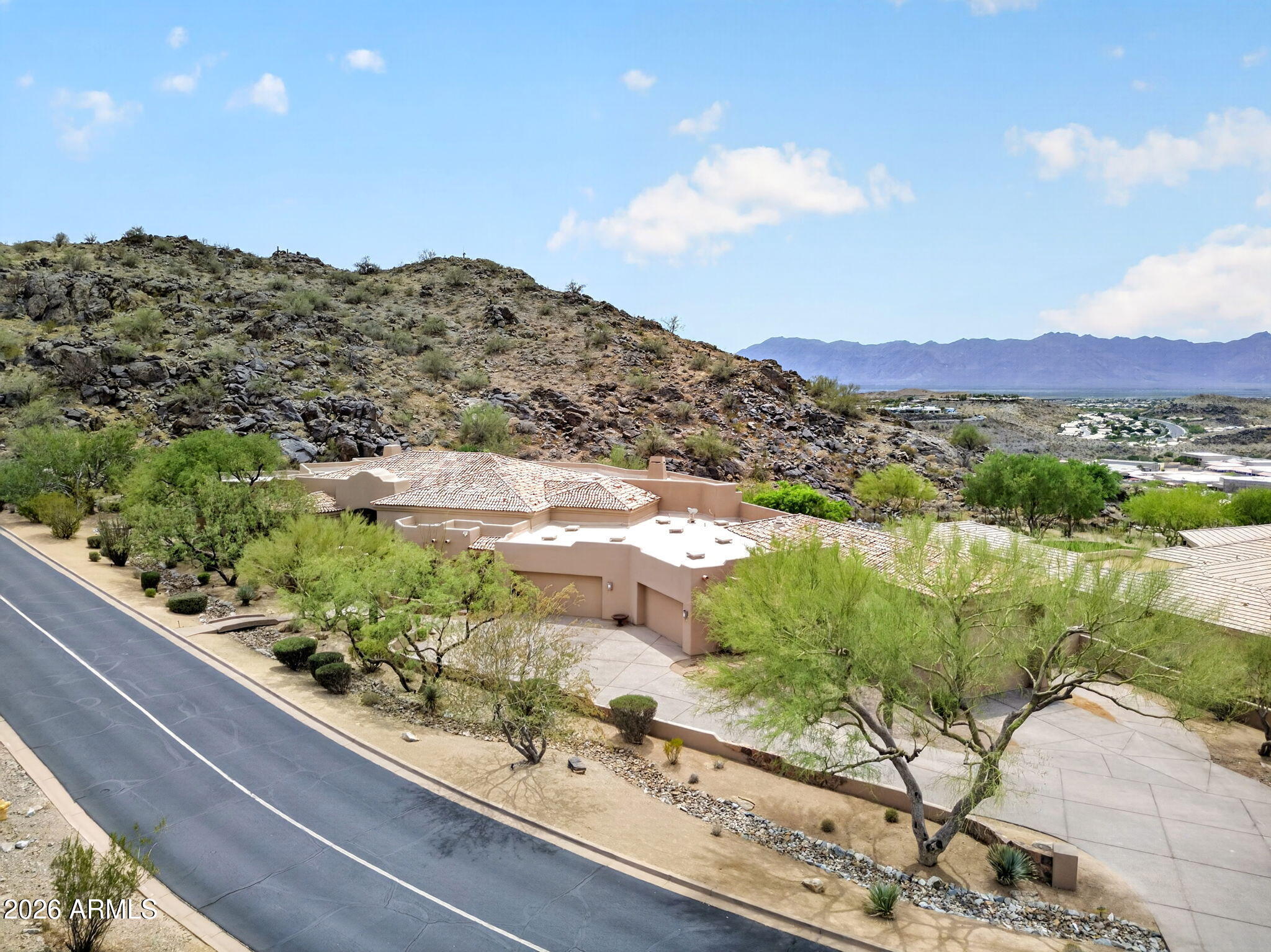 1611 E DESERT WILLOW Drive