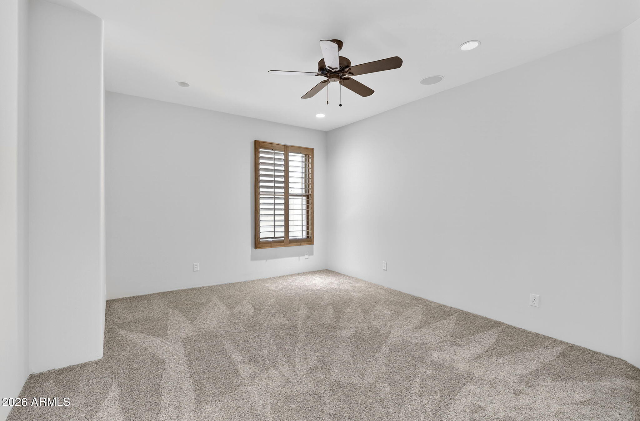 1611 E DESERT WILLOW Drive