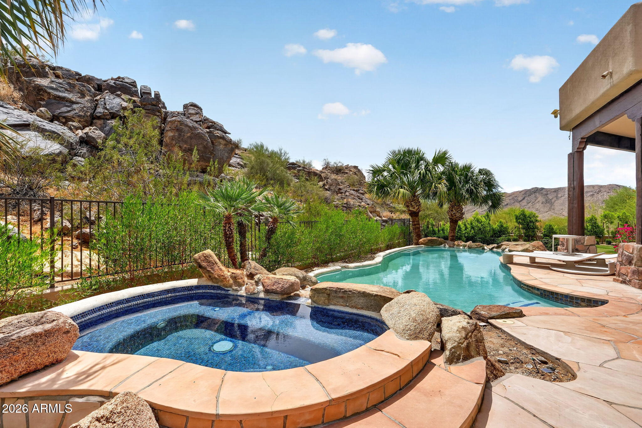 1611 E DESERT WILLOW Drive