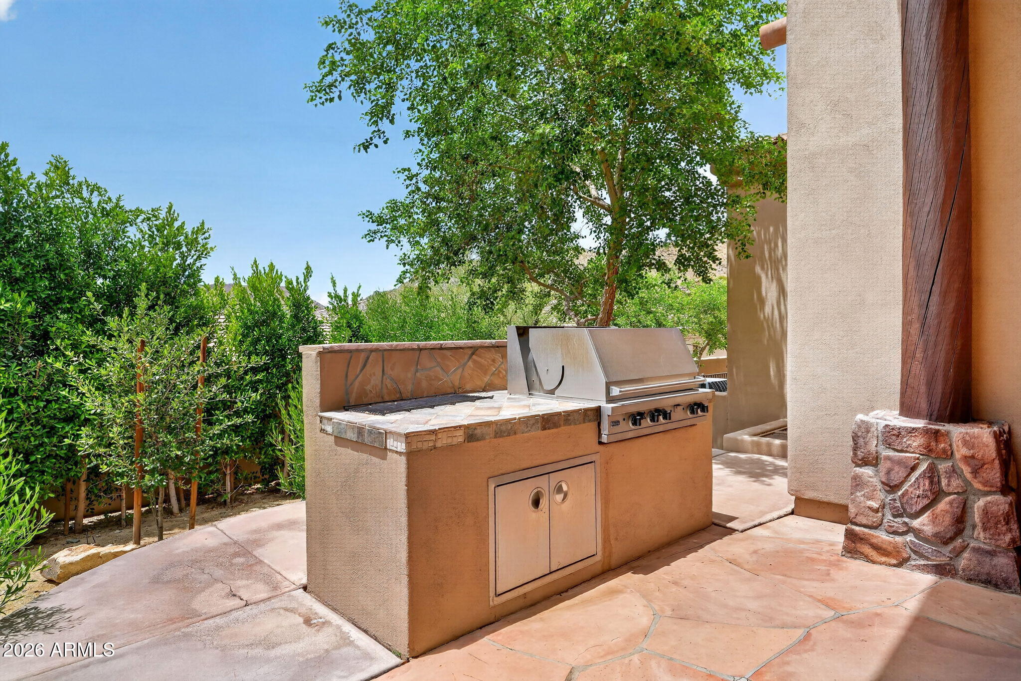 1611 E DESERT WILLOW Drive