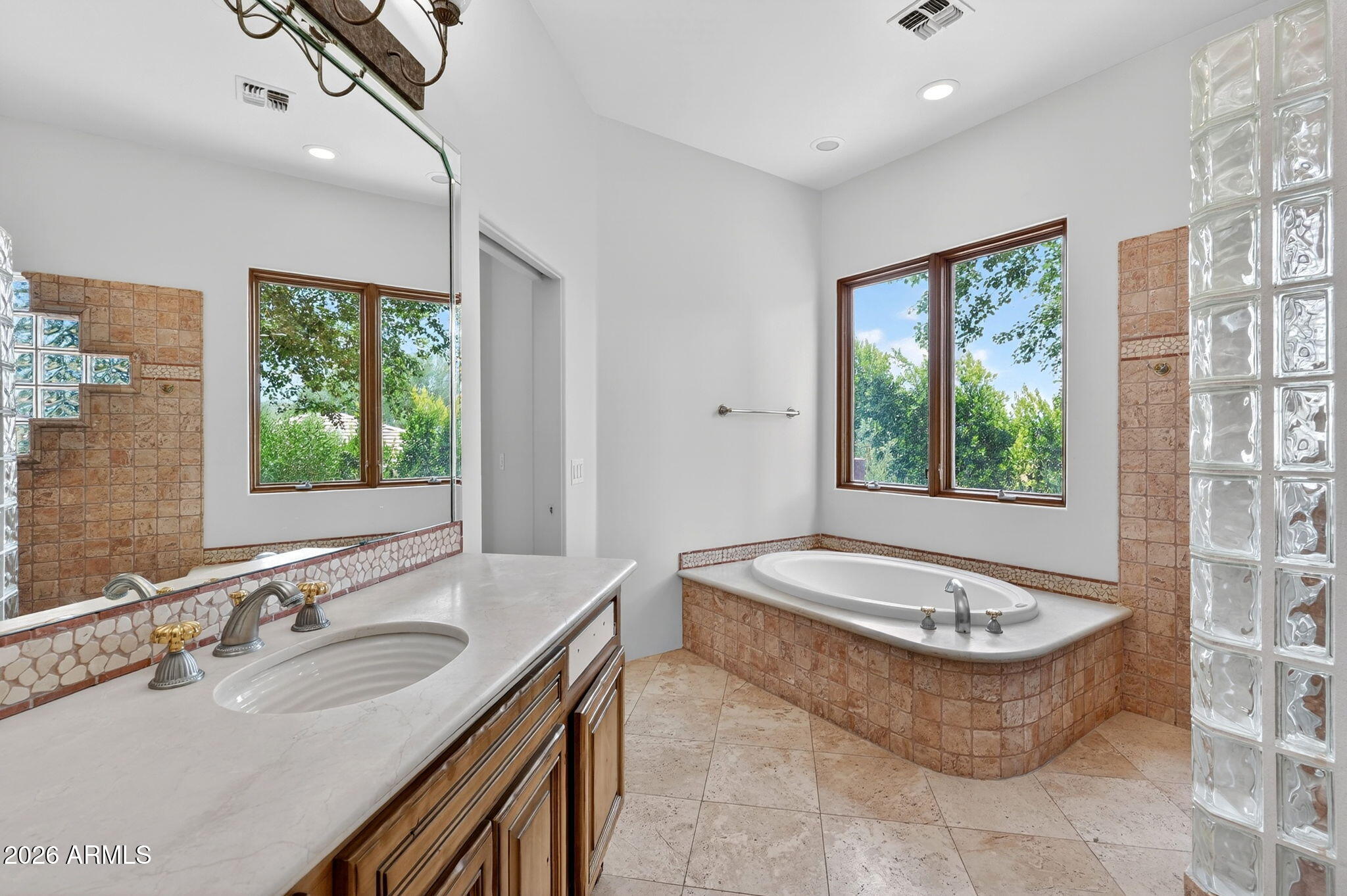 1611 E DESERT WILLOW Drive