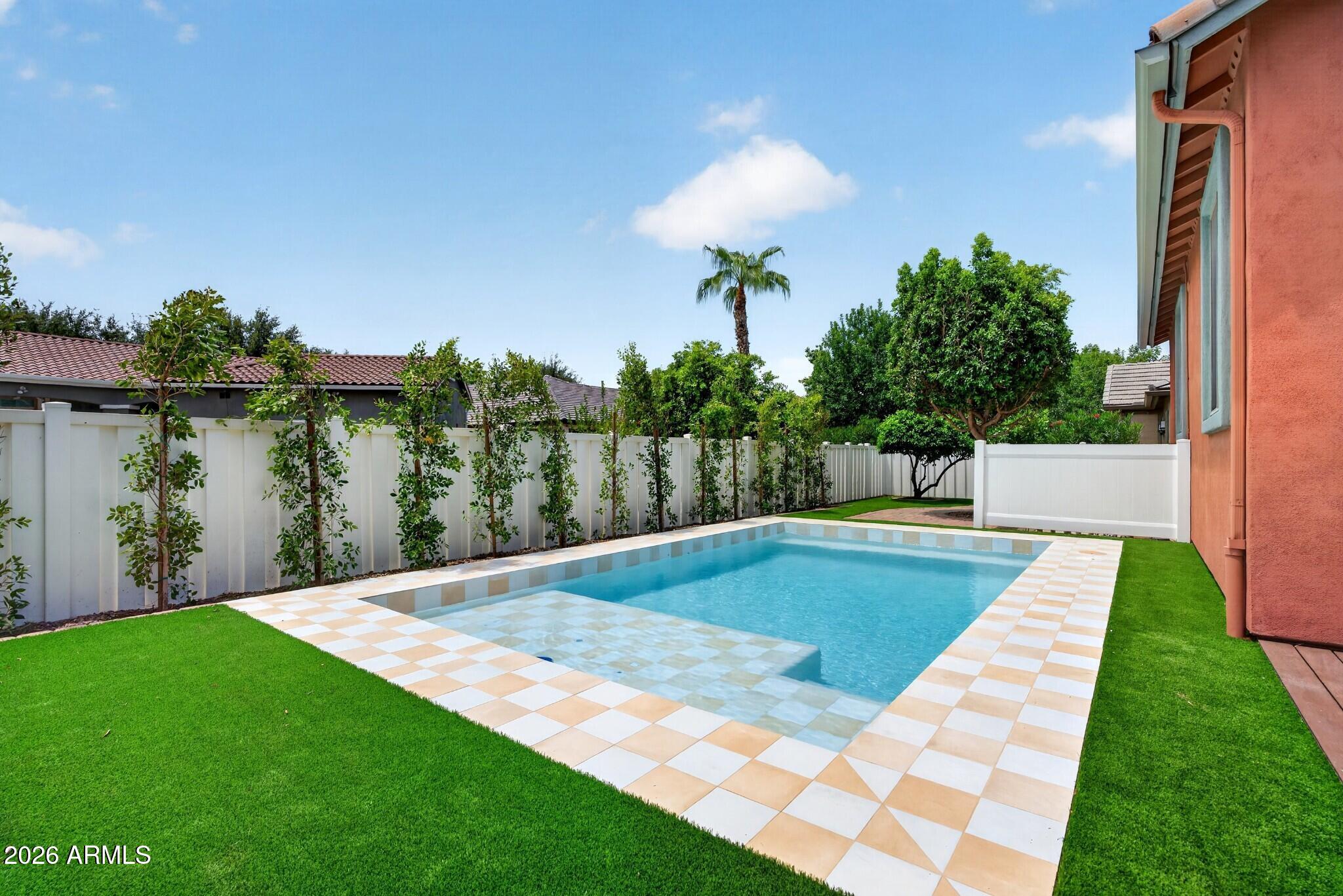 3041 E CAMELLIA Drive