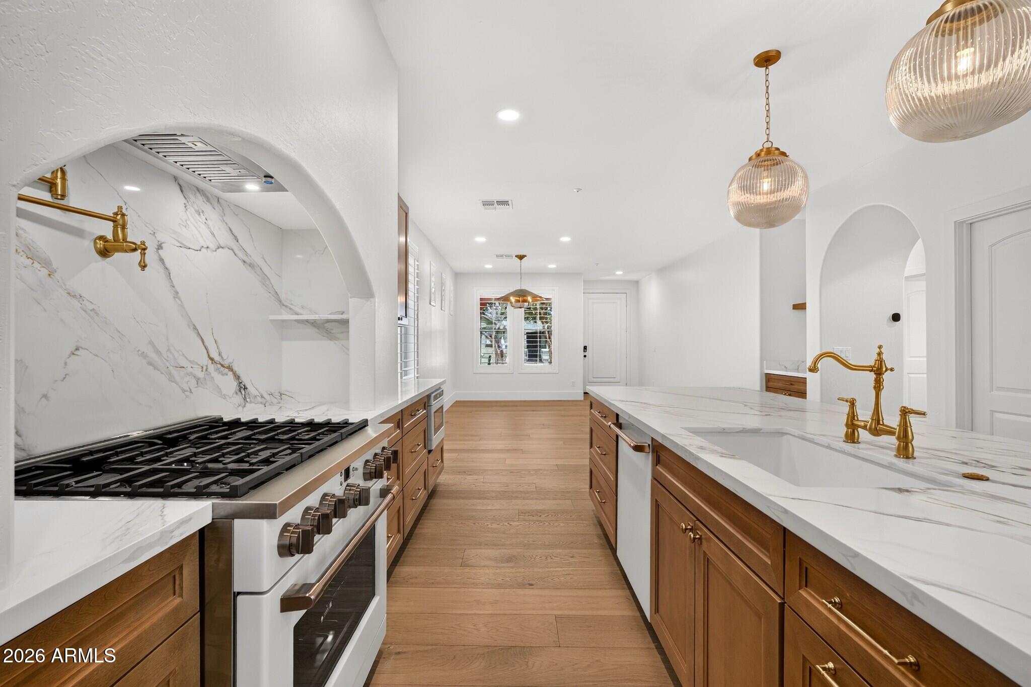 3041 E CAMELLIA Drive