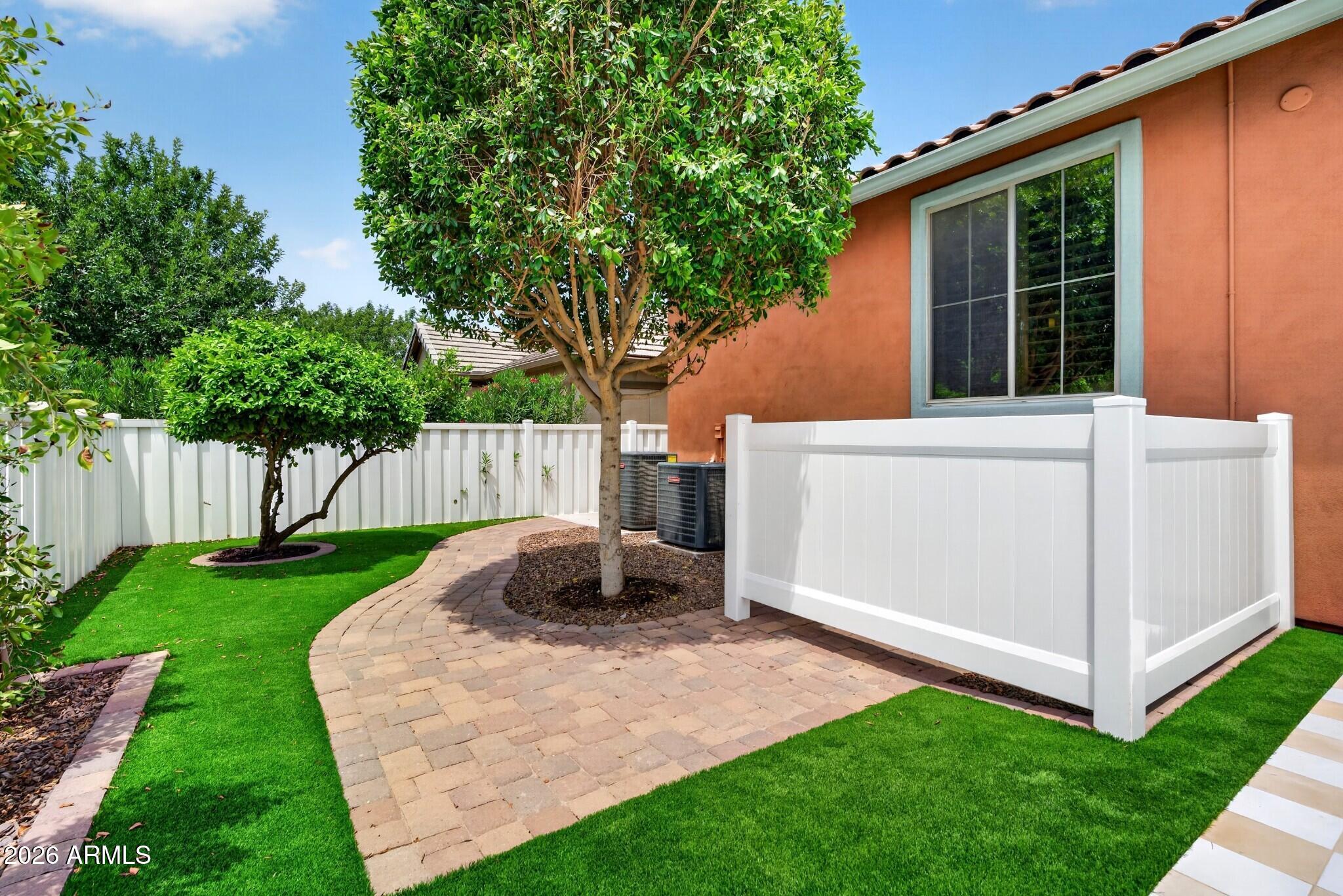 3041 E CAMELLIA Drive