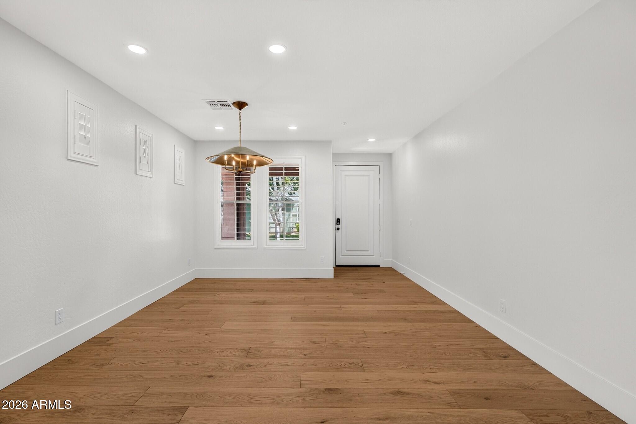 3041 E CAMELLIA Drive