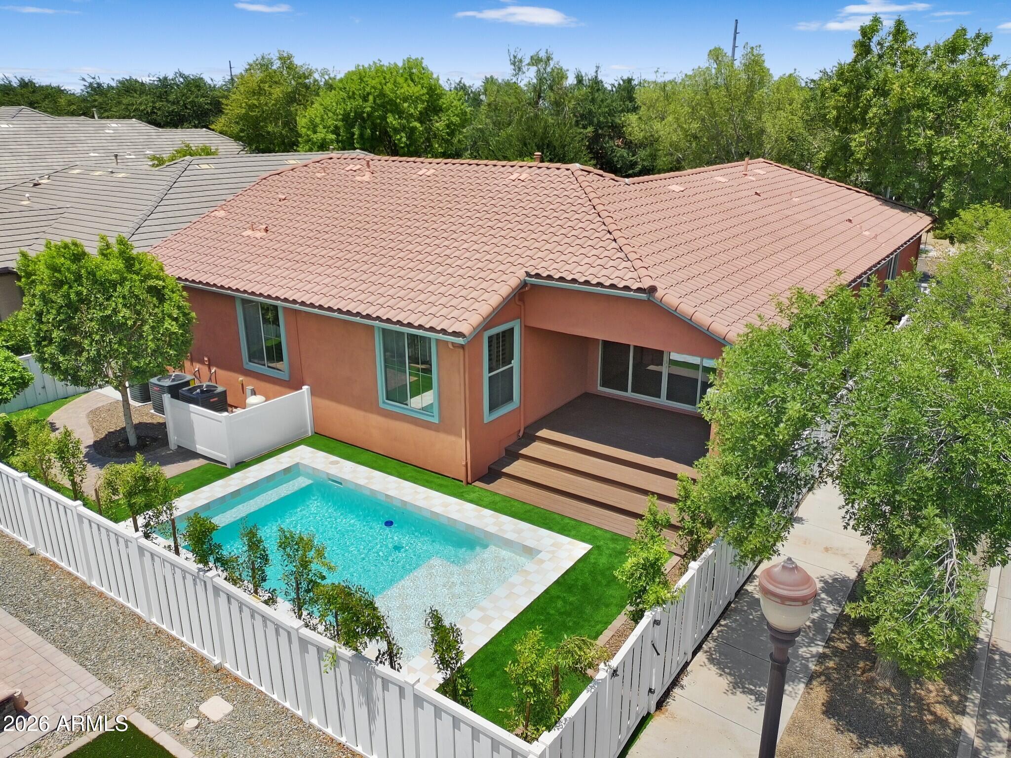 3041 E CAMELLIA Drive