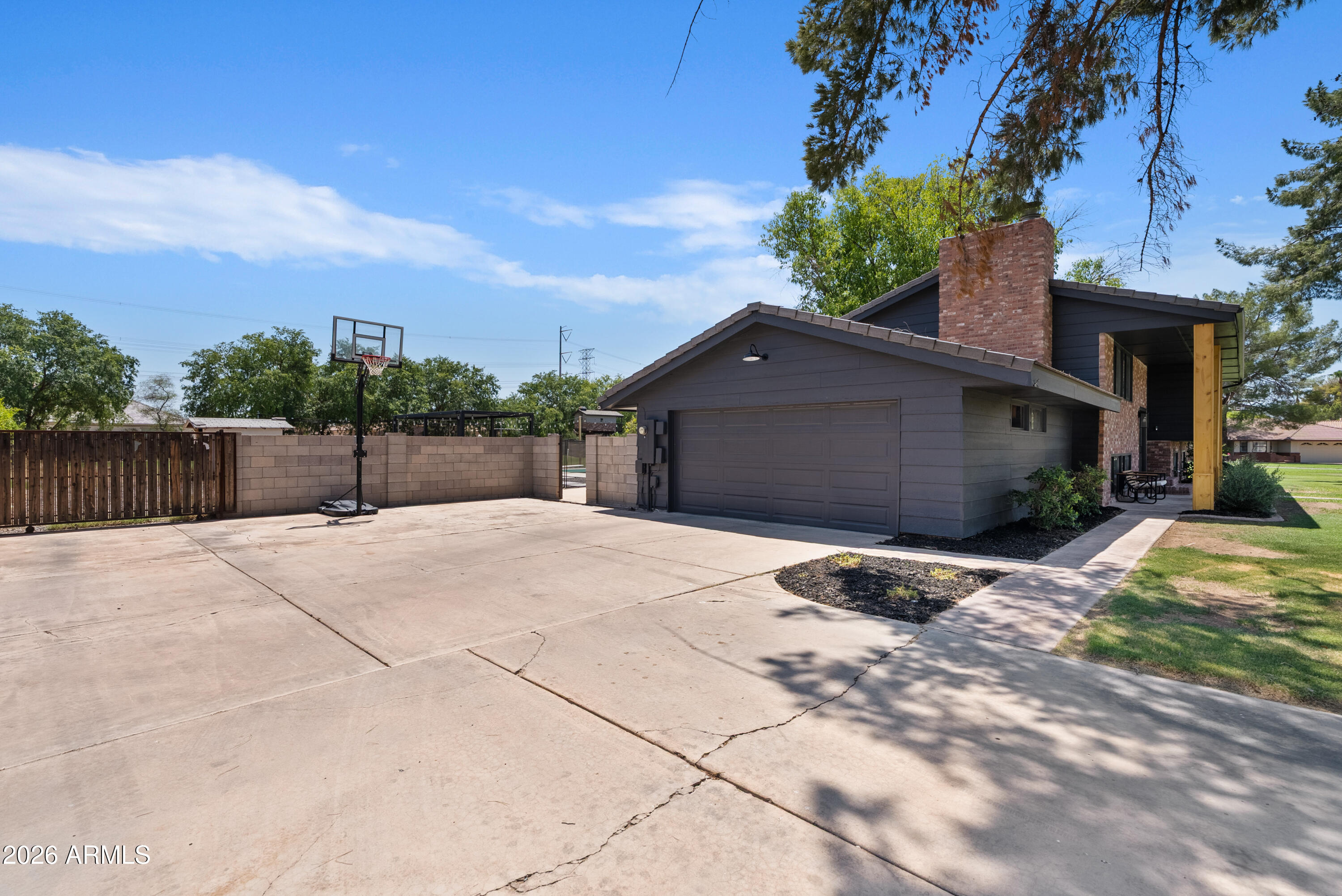 701 E CAMPBELL Avenue