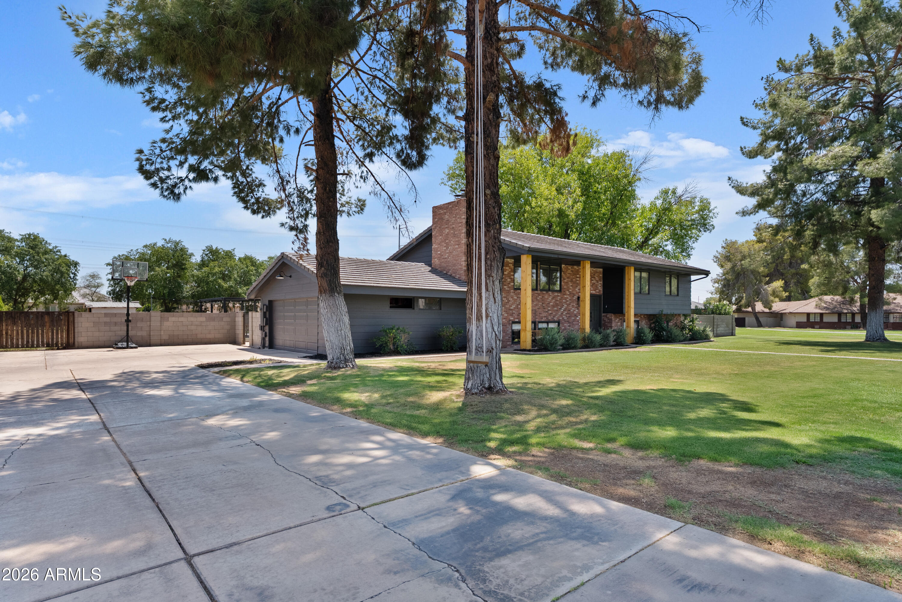 701 E CAMPBELL Avenue