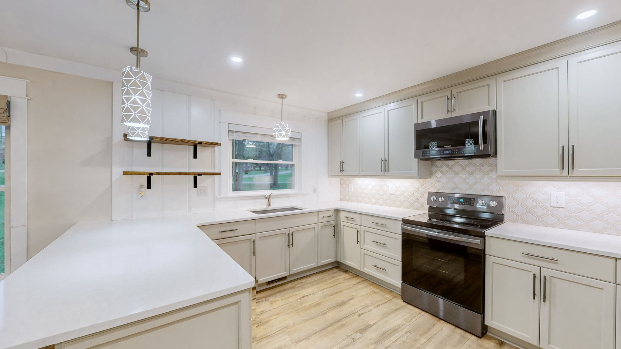 709 Scenic Dr
