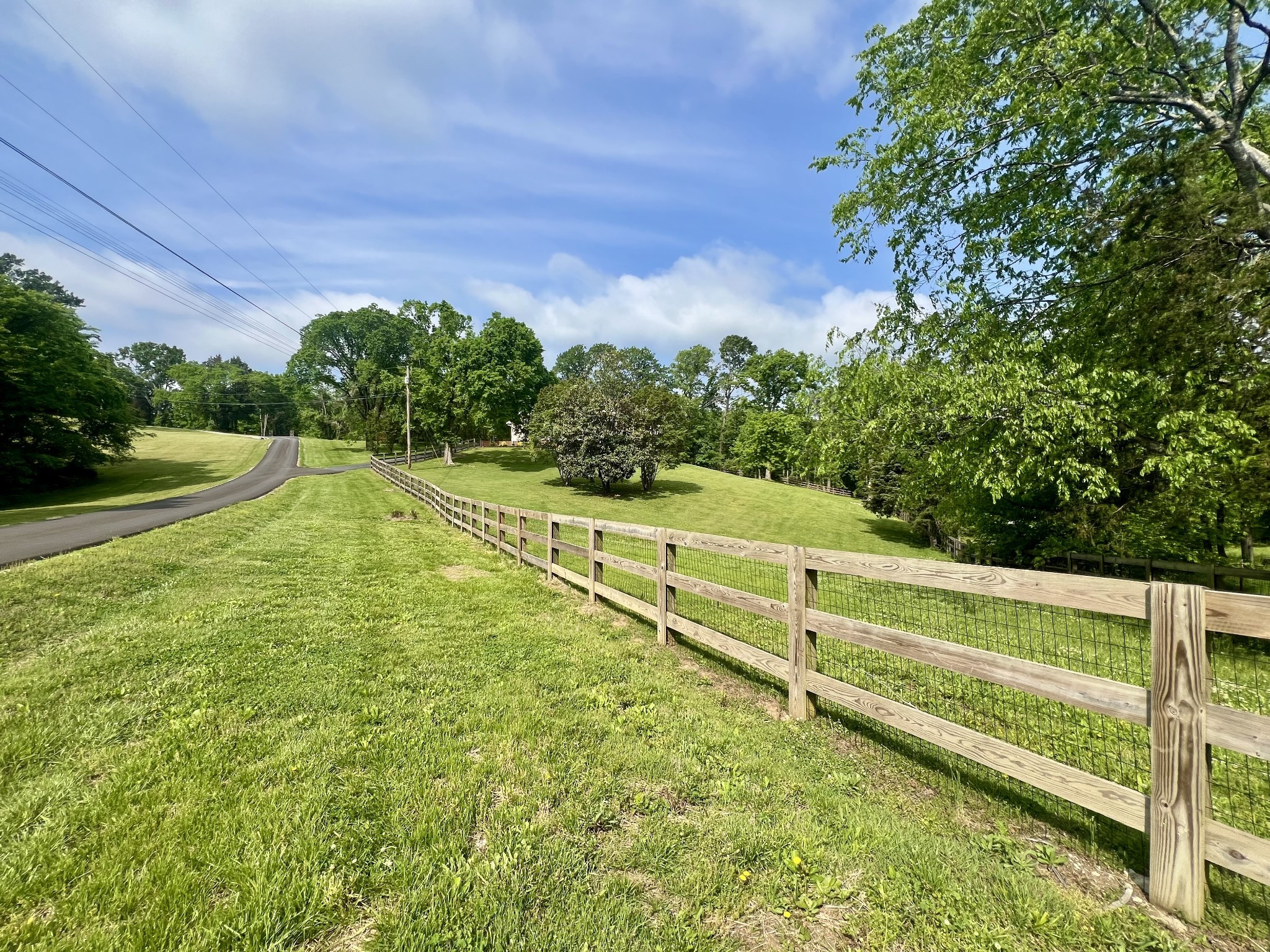 844 Hickory Ridge Trl