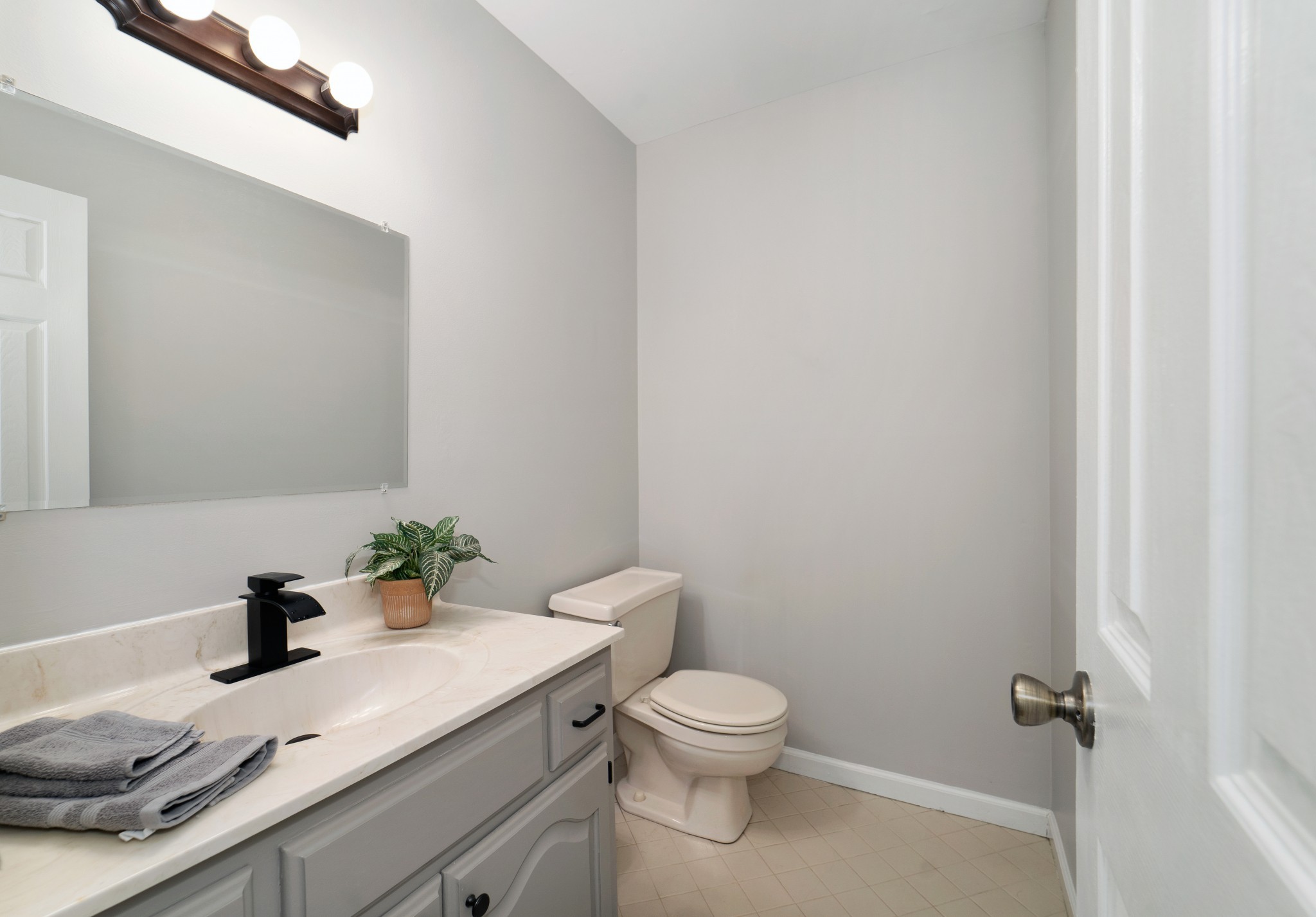 844 Hickory Ridge Trl