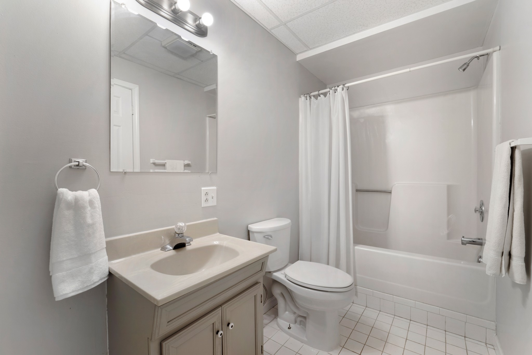 844 Hickory Ridge Trl