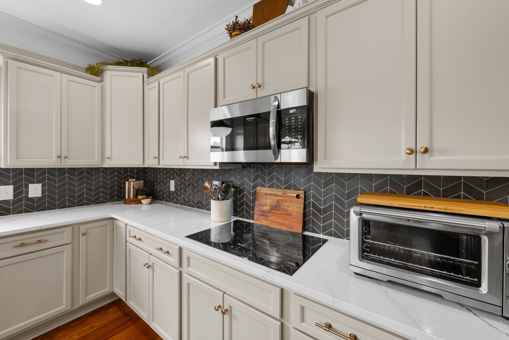 3080 Sakari Cir