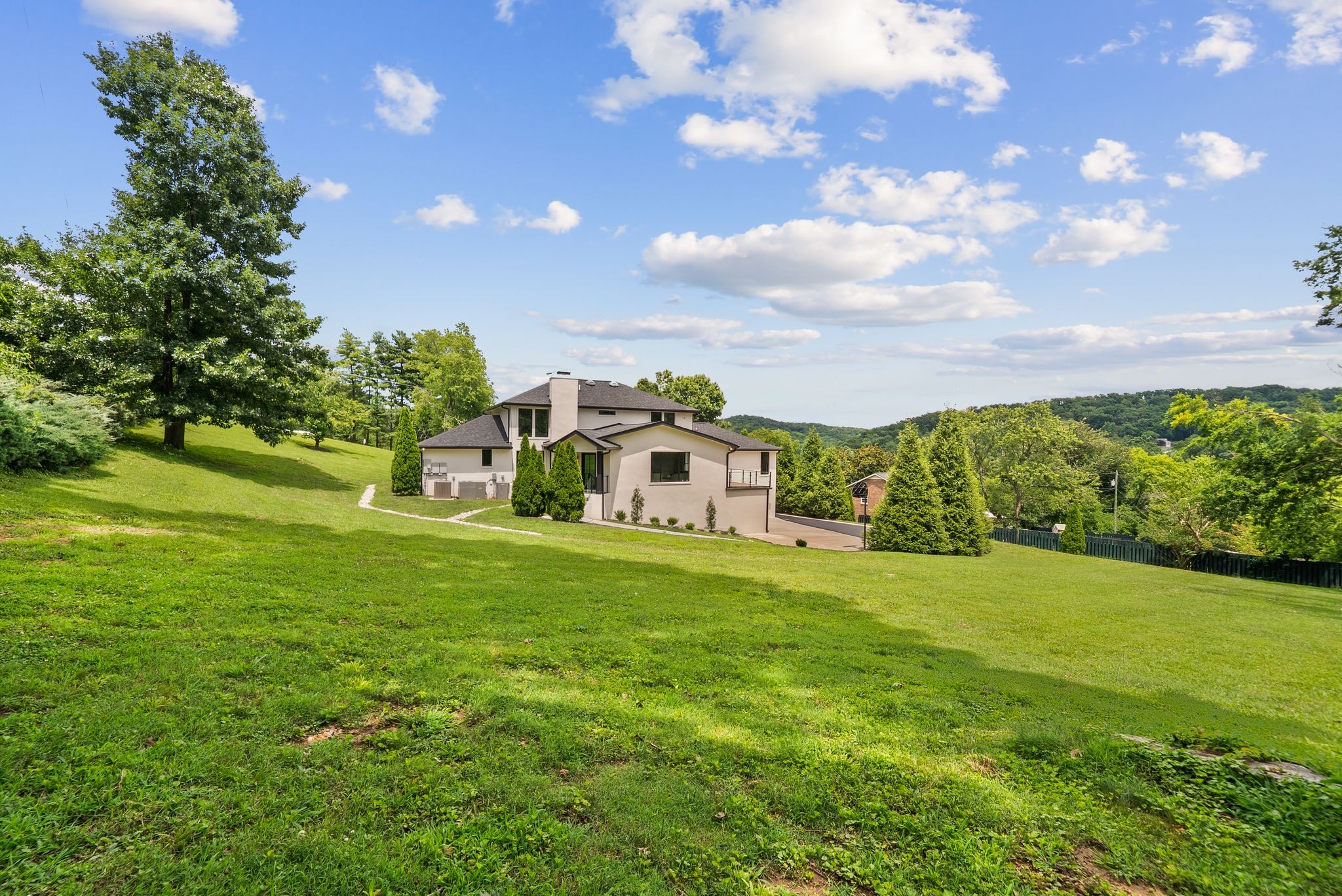 1235 Carl Seyfert Memorial Dr