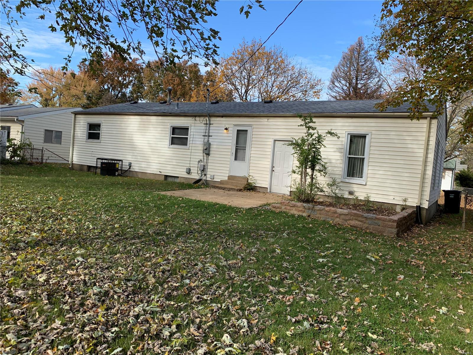 1430 Broadlawns Lane