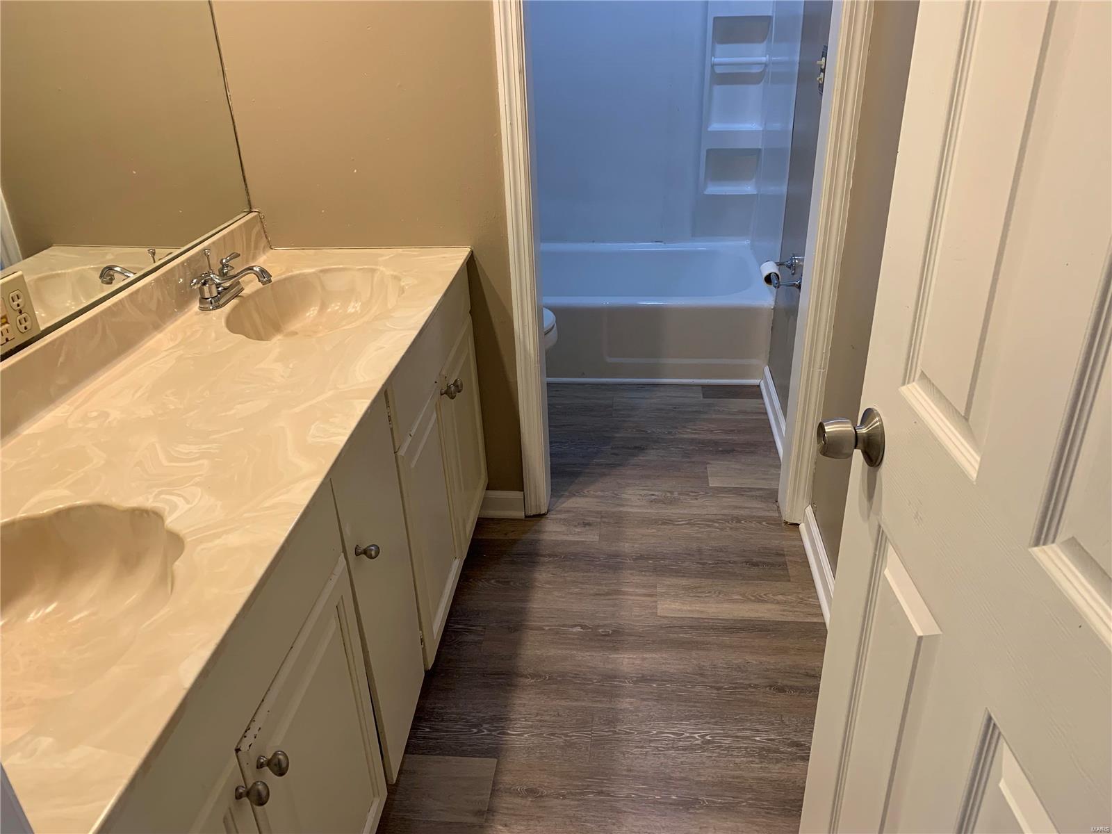 1430 Broadlawns Lane