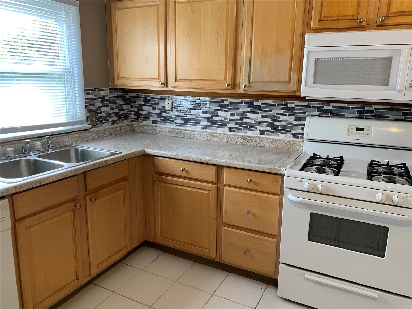 1430 Broadlawns Lane