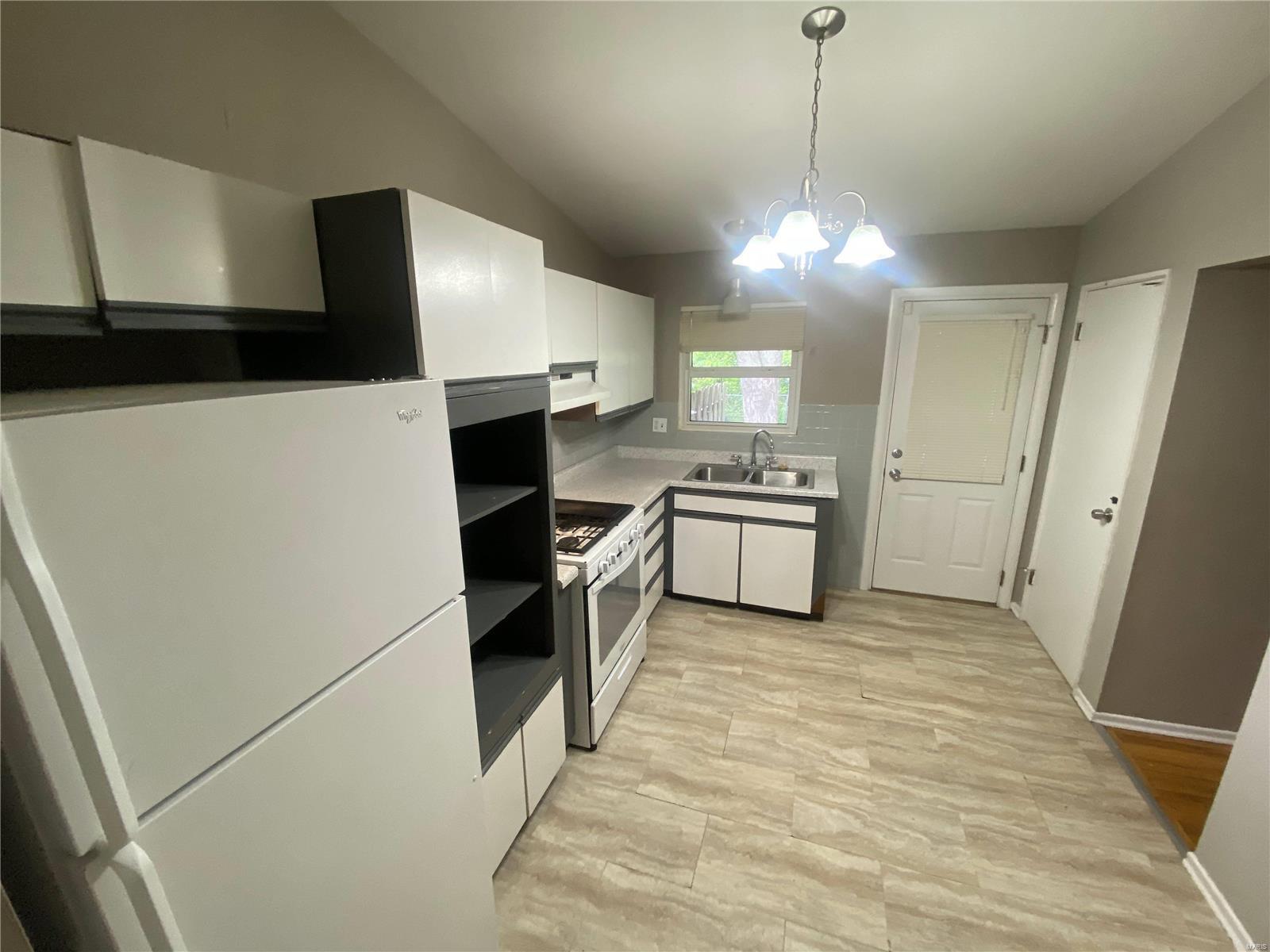 2045 Thunderbird Avenue