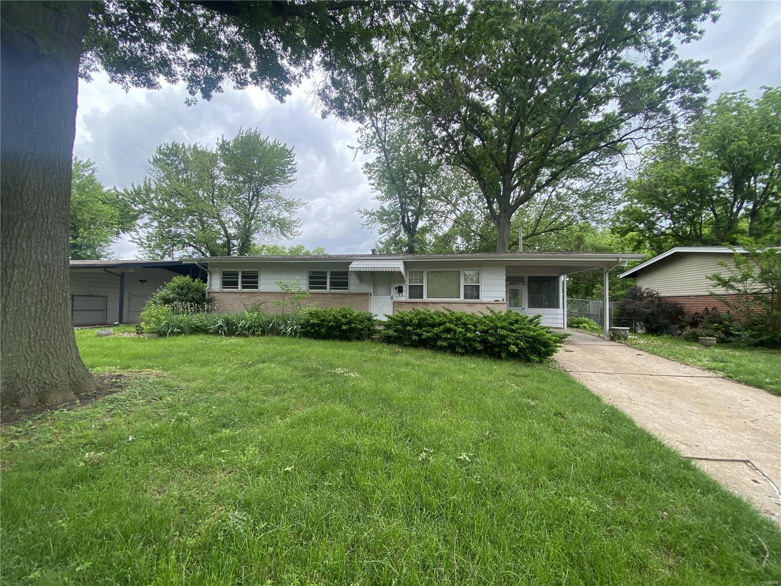 2045 Thunderbird Avenue