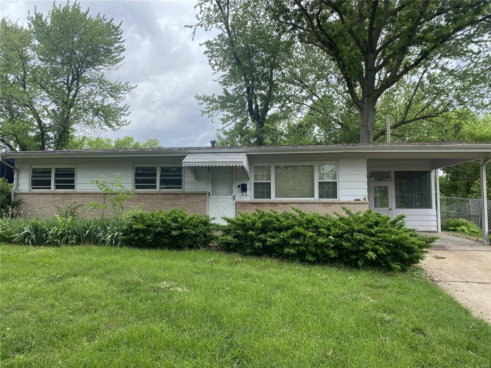 2045 Thunderbird Avenue