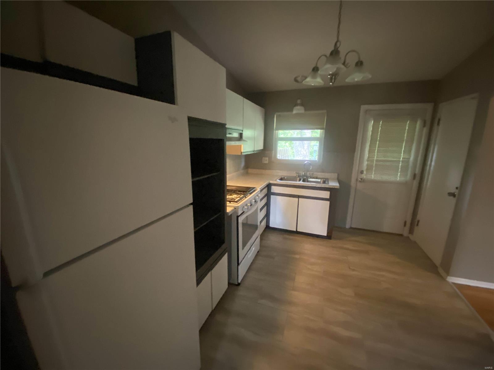 2045 Thunderbird Avenue