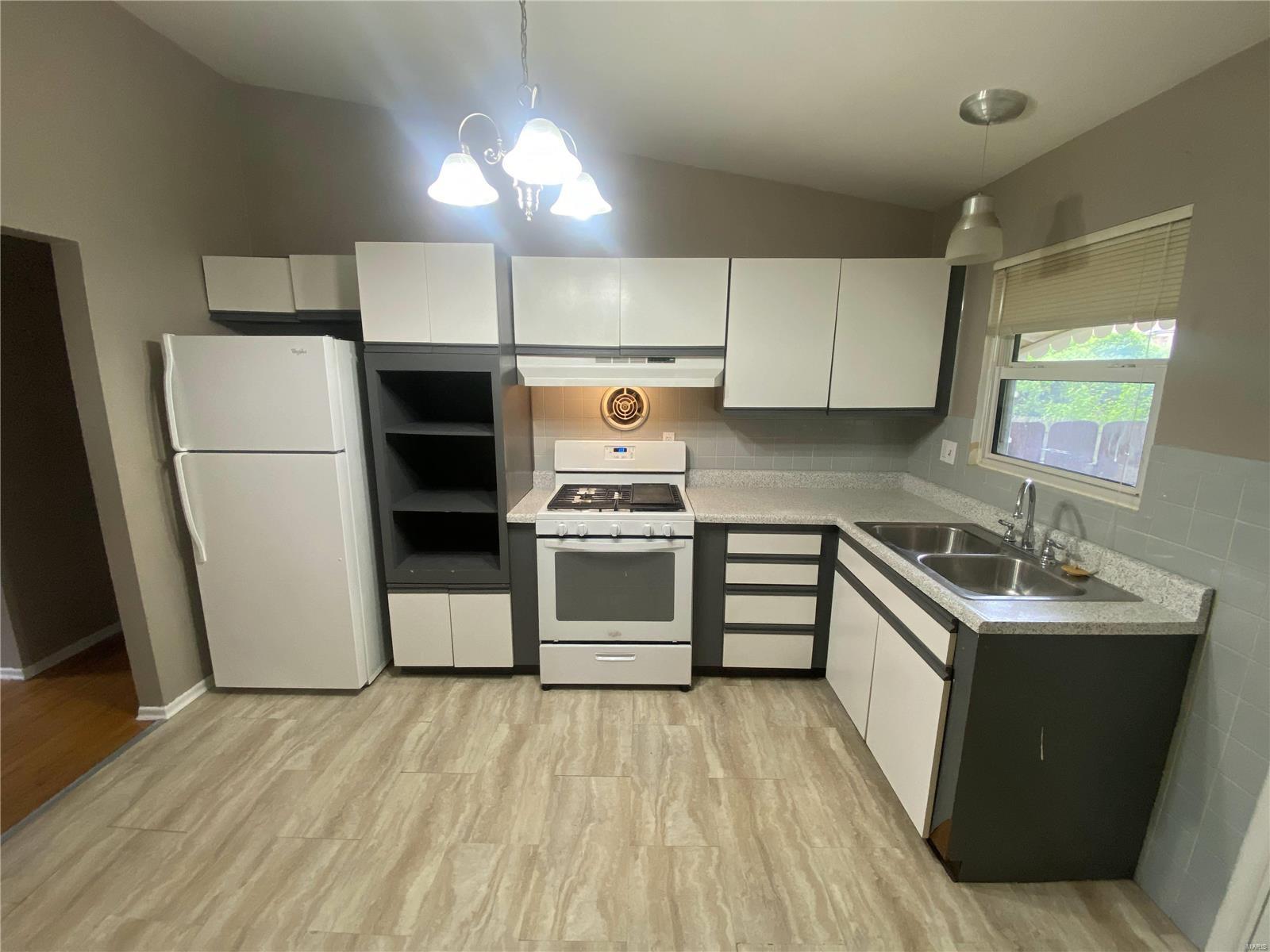 2045 Thunderbird Avenue