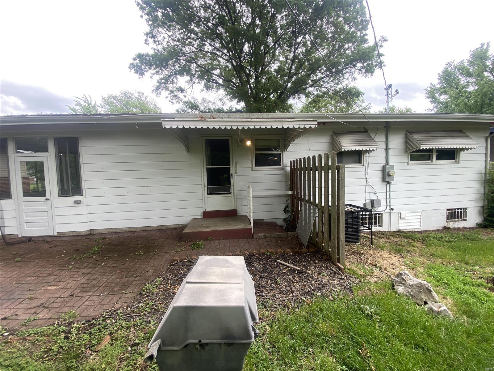 2045 Thunderbird Avenue