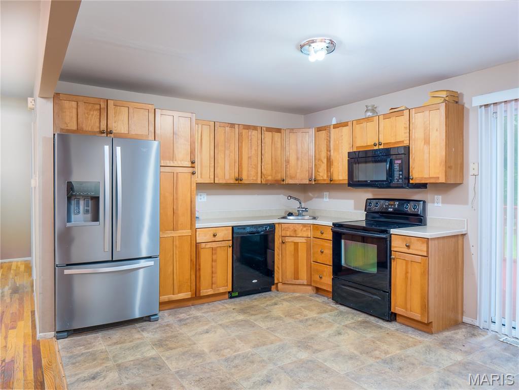 2343 La Madera Lane